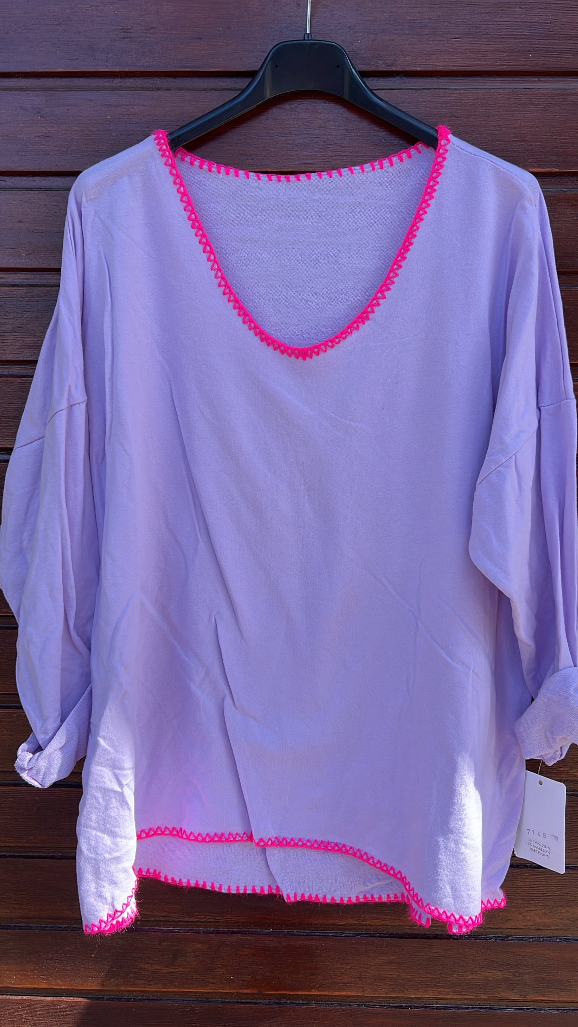 Sudadera lila con ribete fucsia