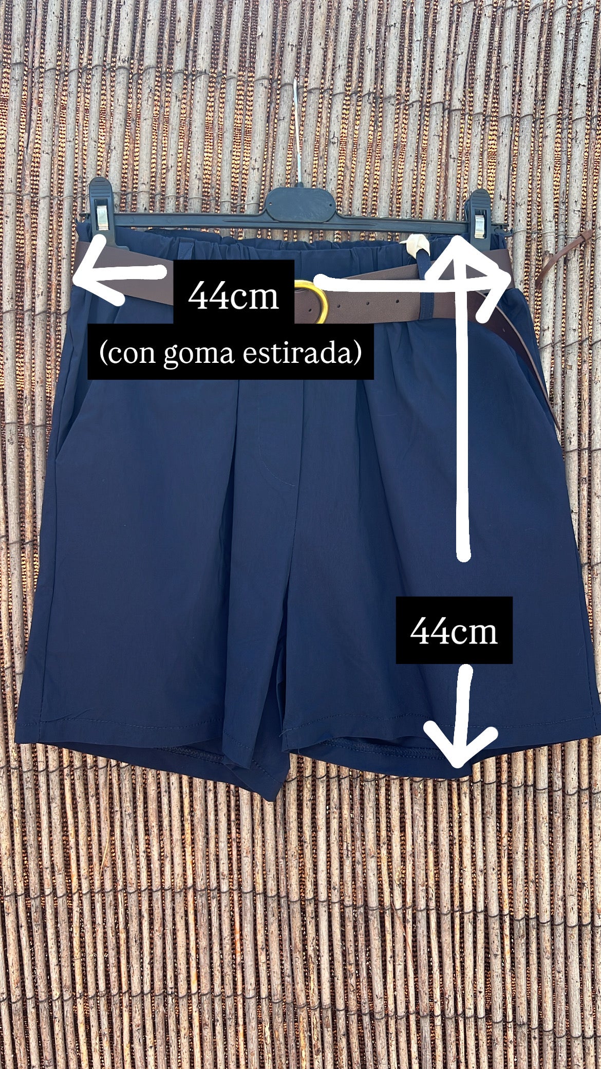 Bermuda corta beige