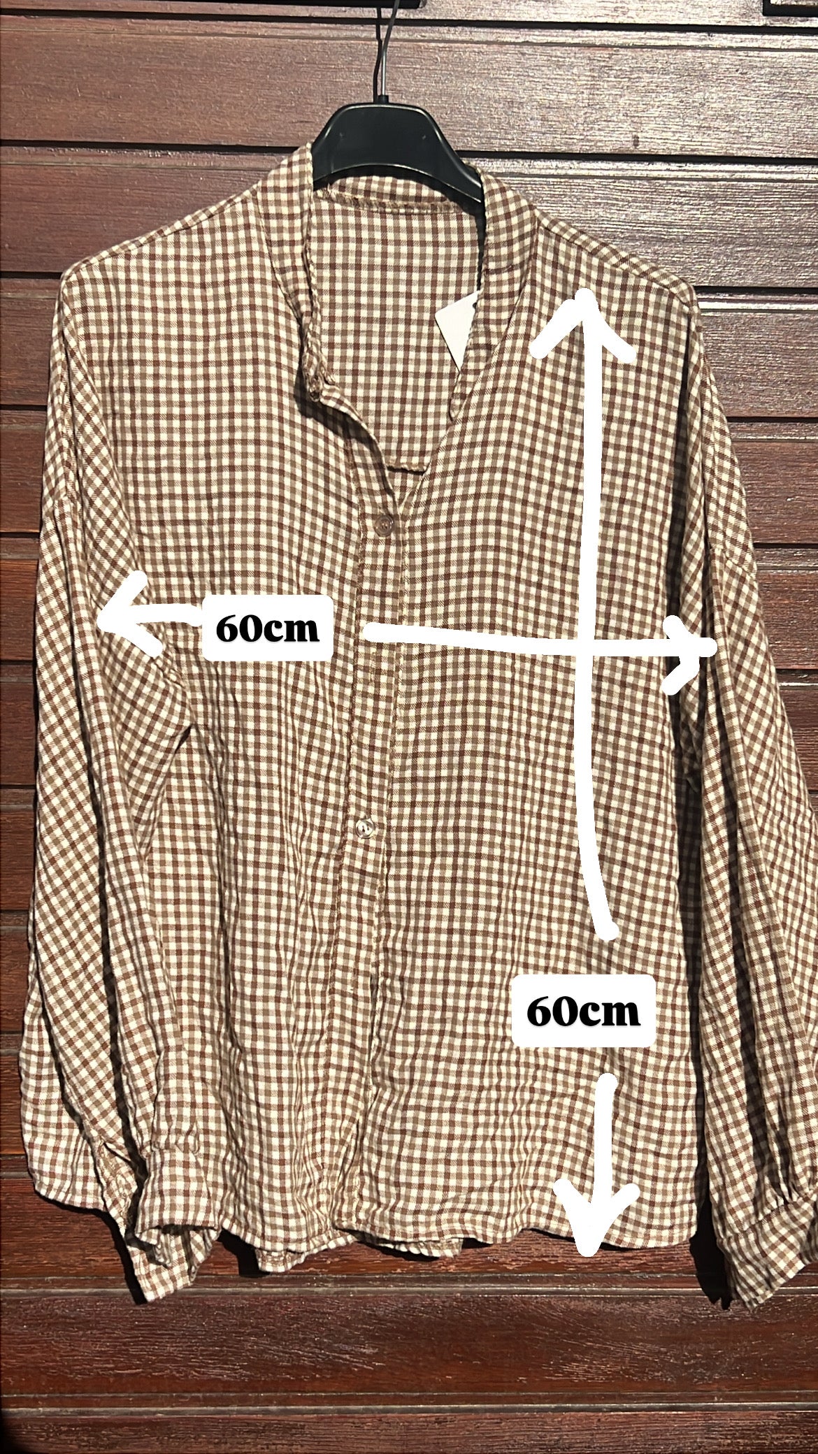 Camisa marrón nudo