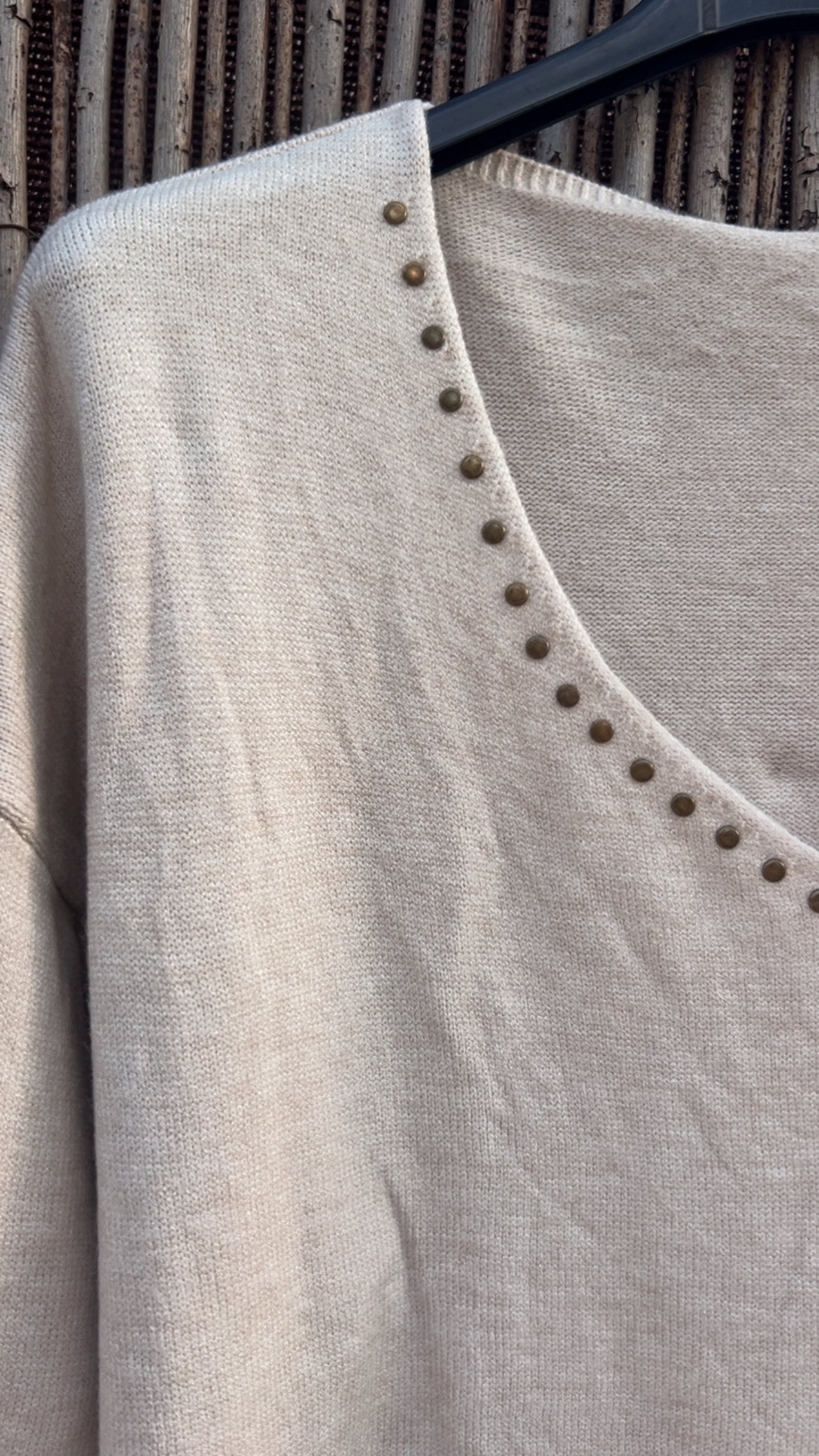 Jersey beige pico tachuelas
