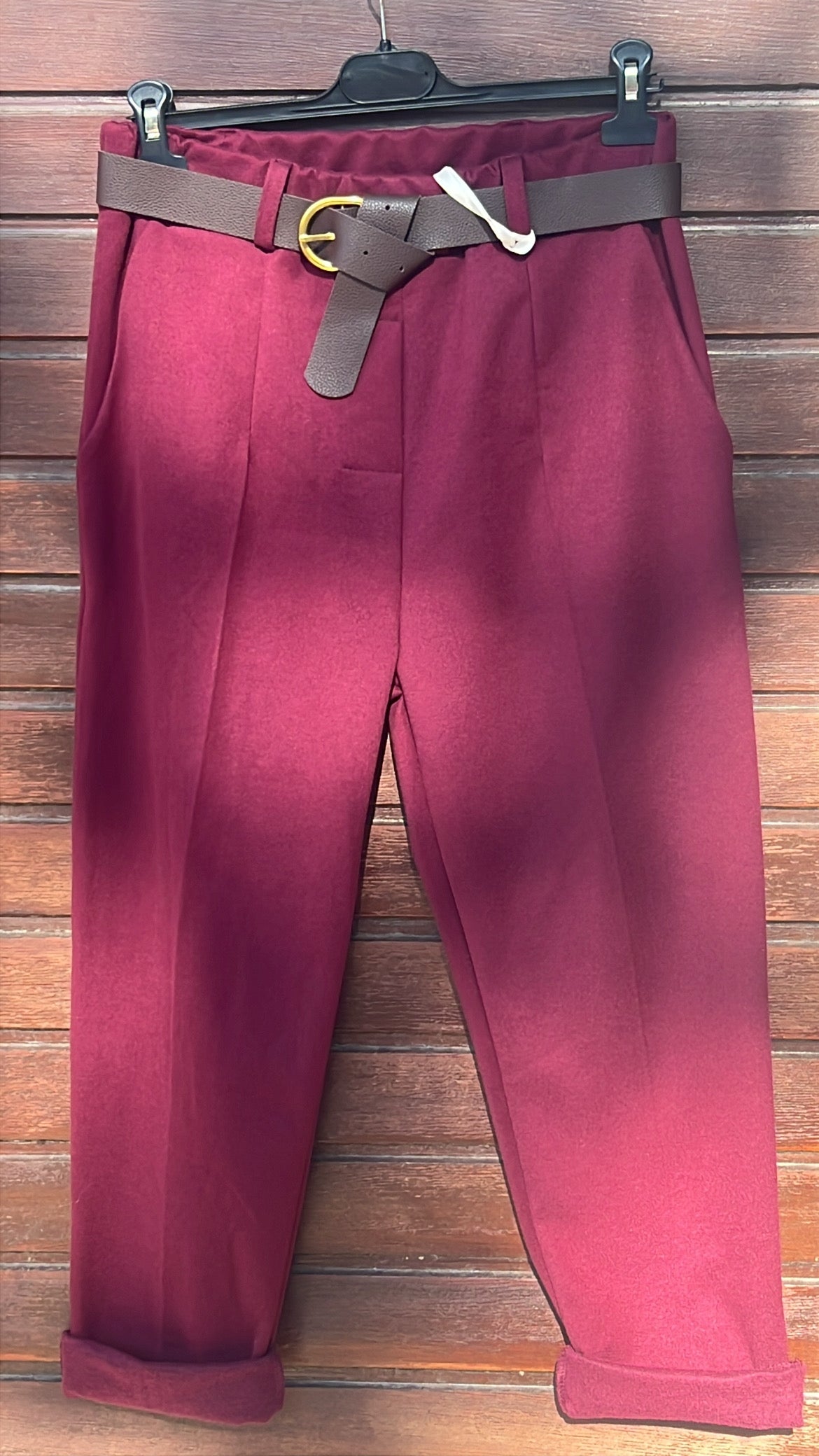 Pantalón pinzas cosidas granate