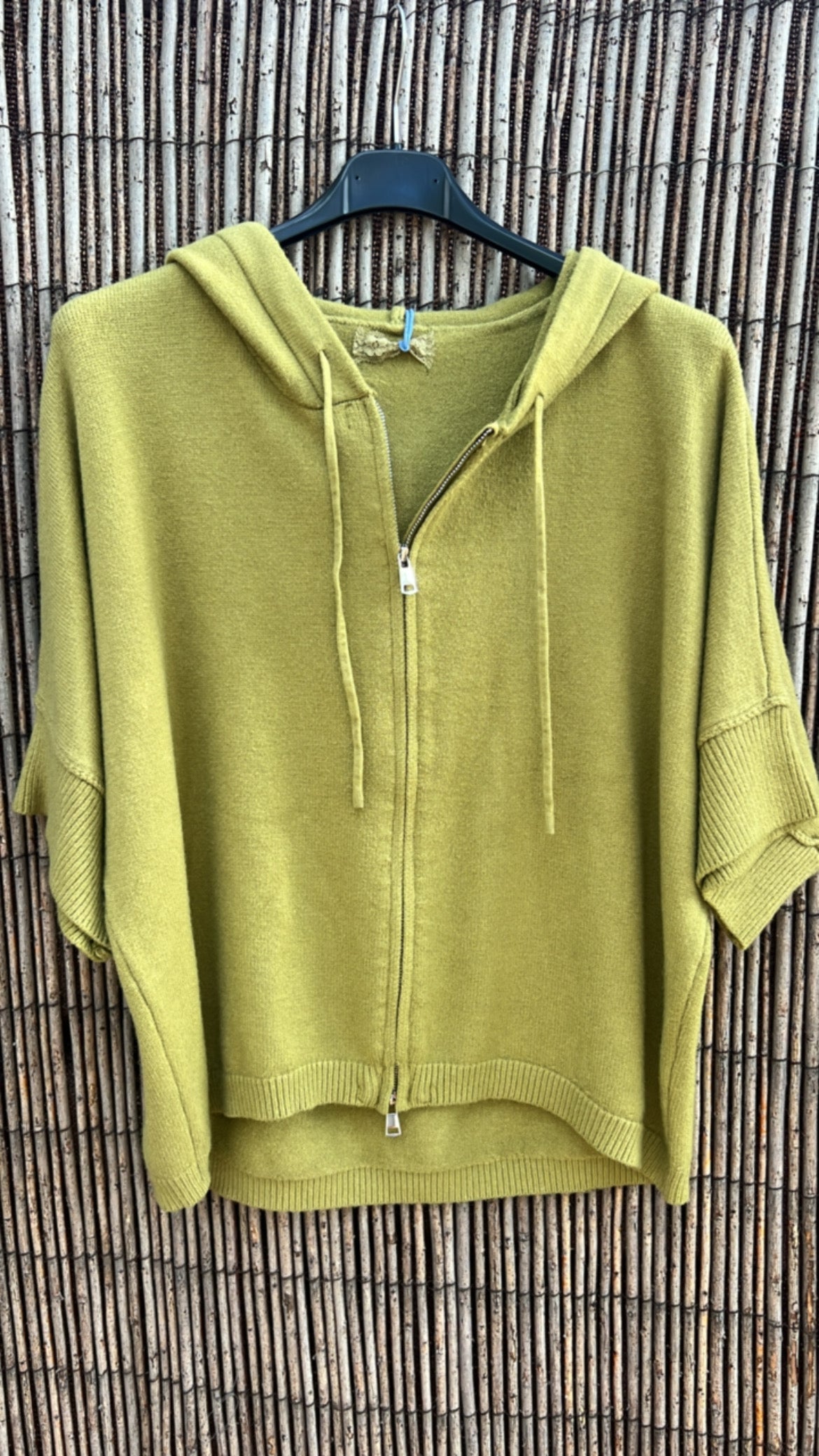 Chaqueta pistacho con capucha