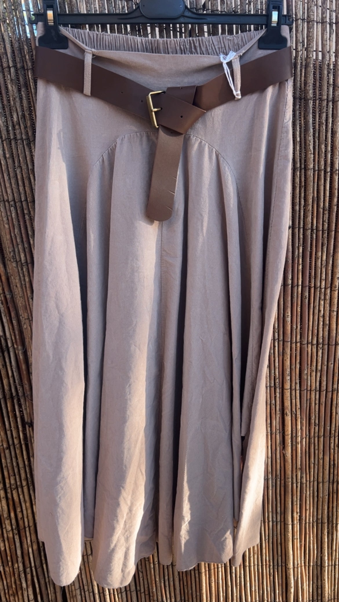 Falda beige micropana