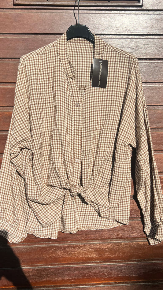 Camisa marrón nudo