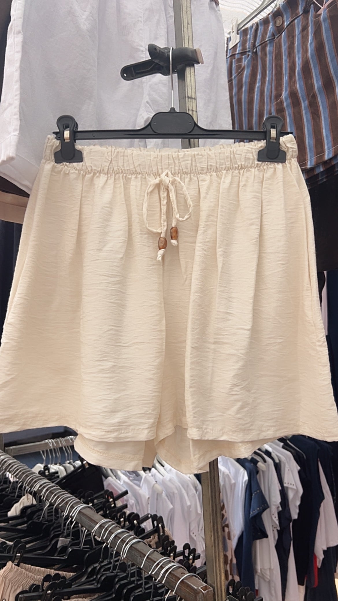 Pantalón corto beige