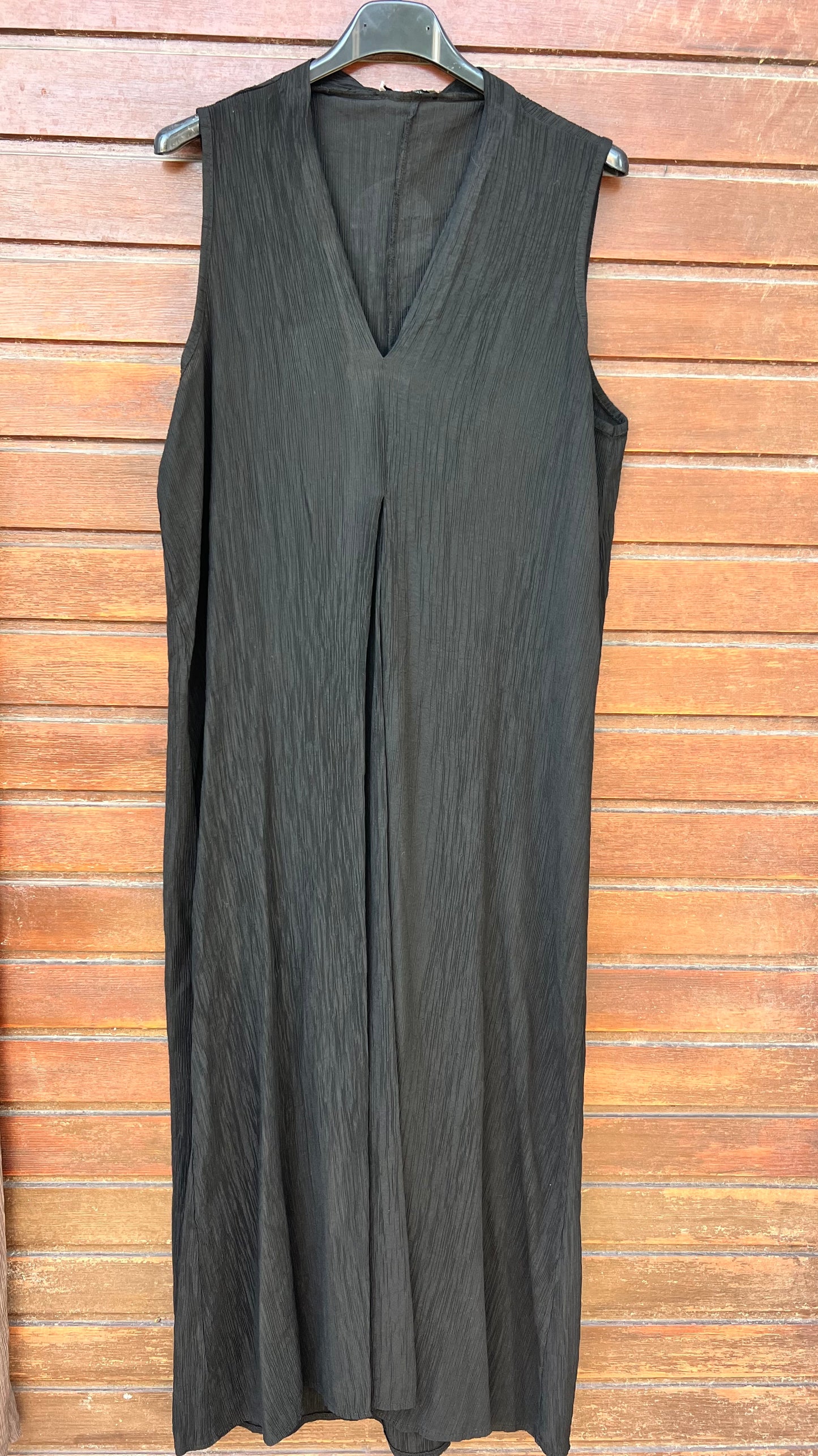 Vestido negro pico