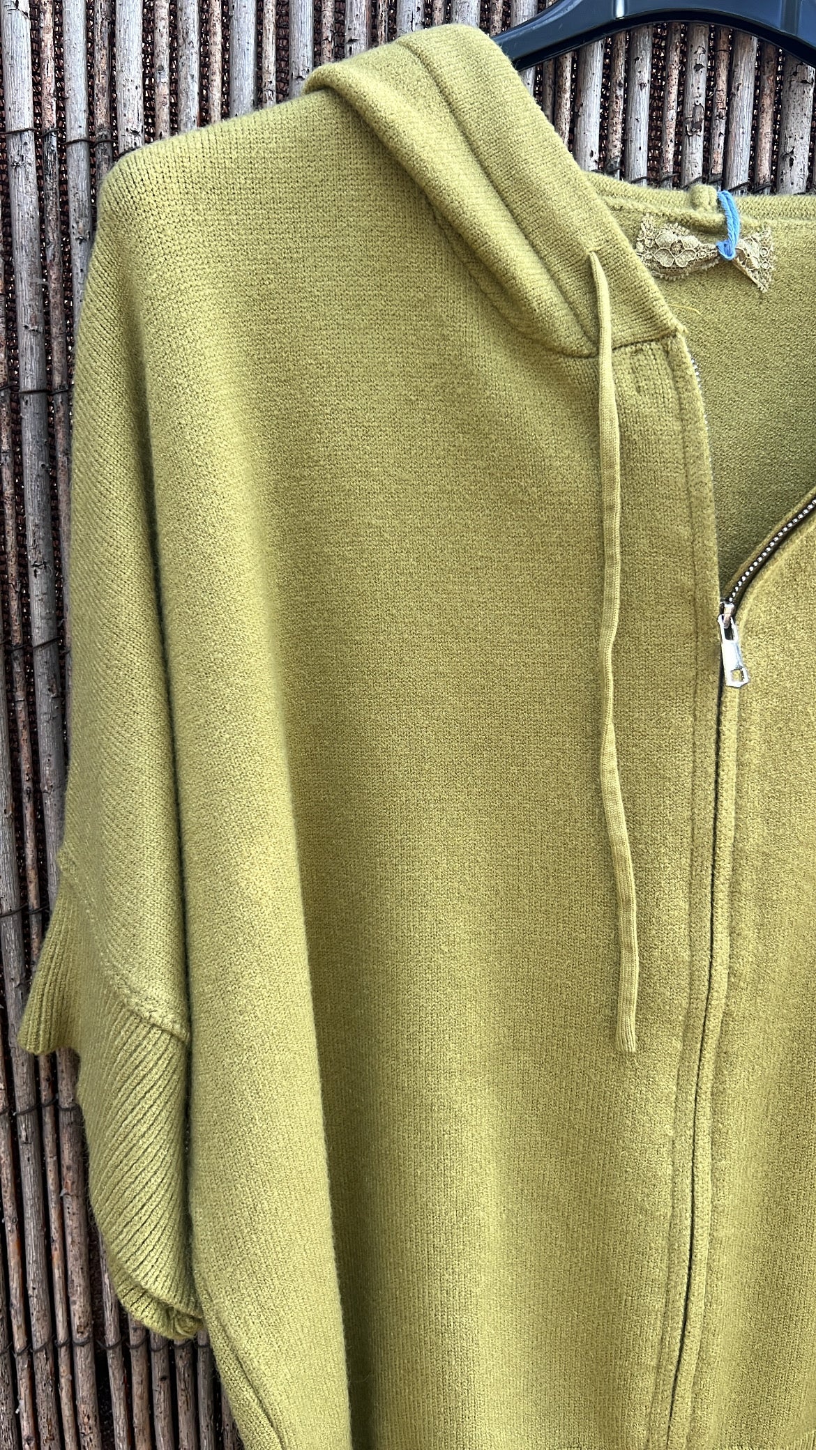 Chaqueta pistacho con capucha
