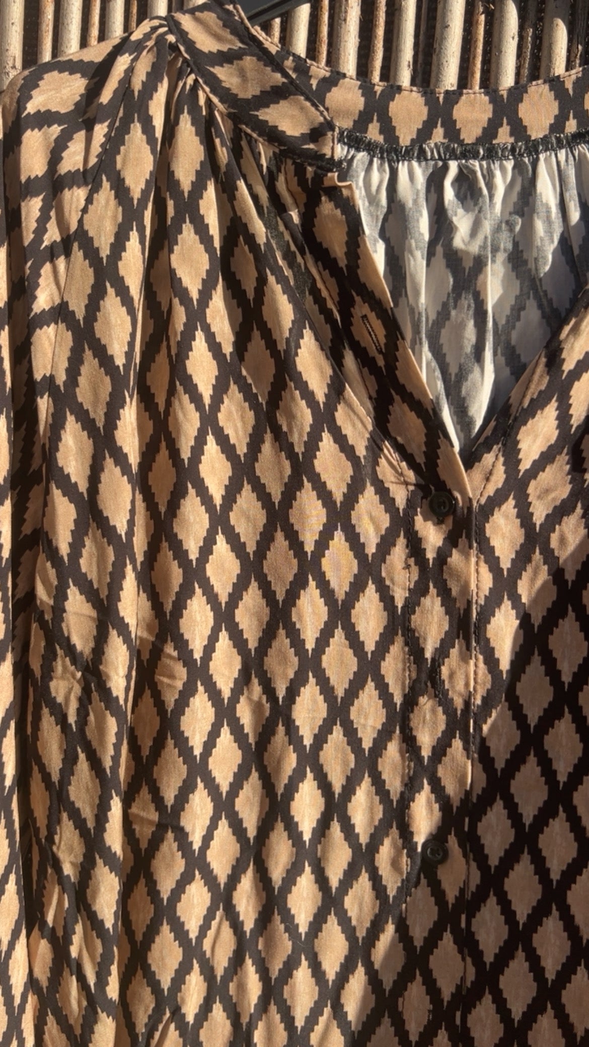 Camisa negra rombos