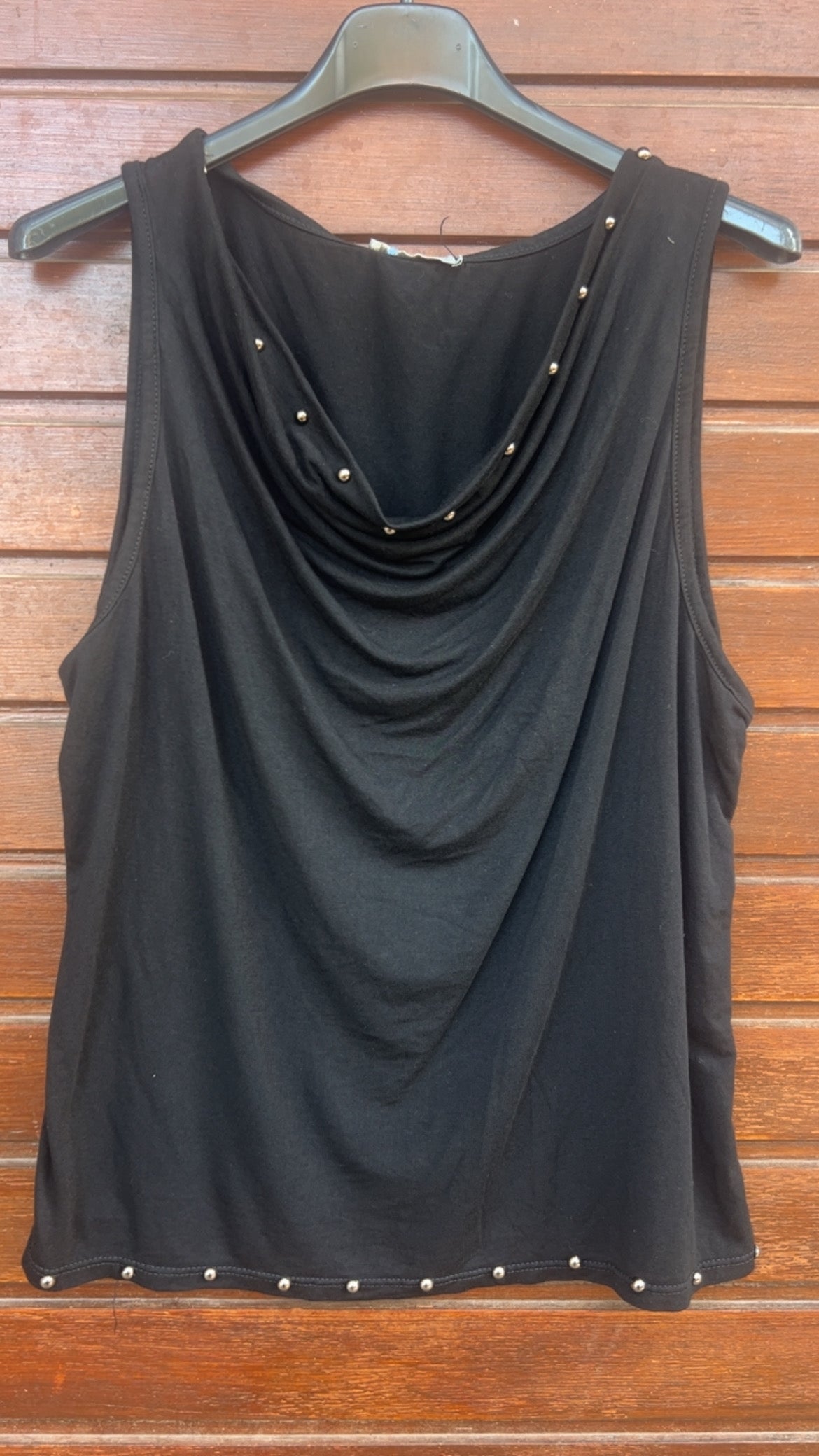 Top drapeado negro