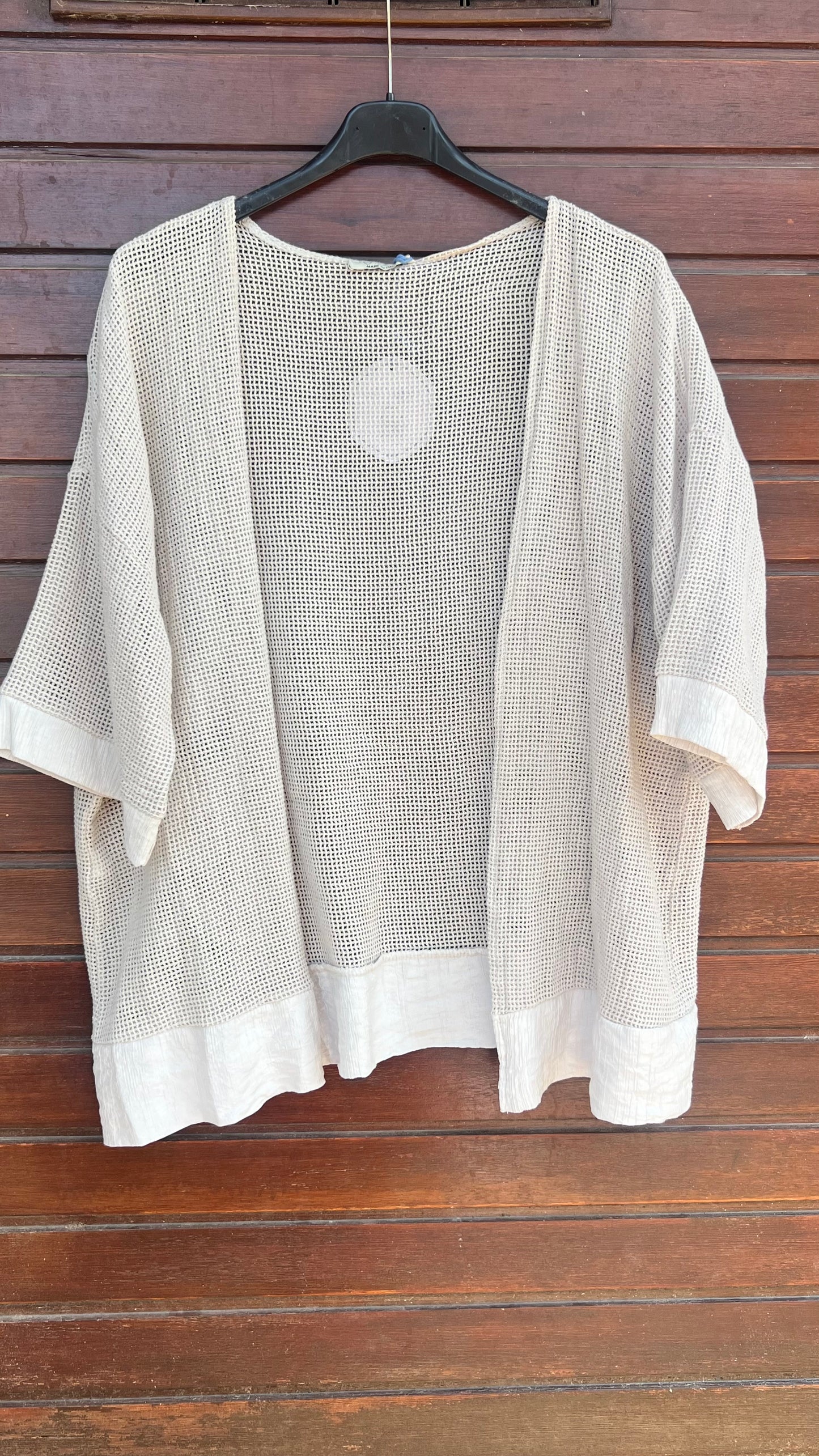 Chaqueta calada beige