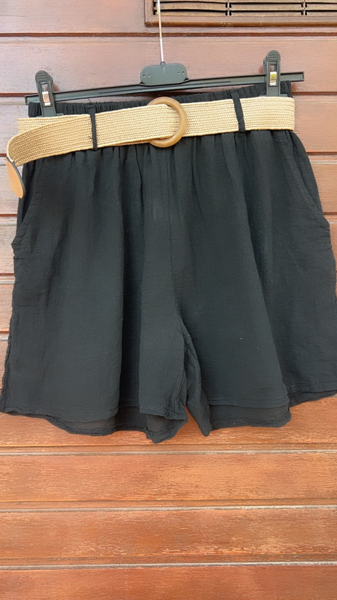 Pantalón negro con cinturón