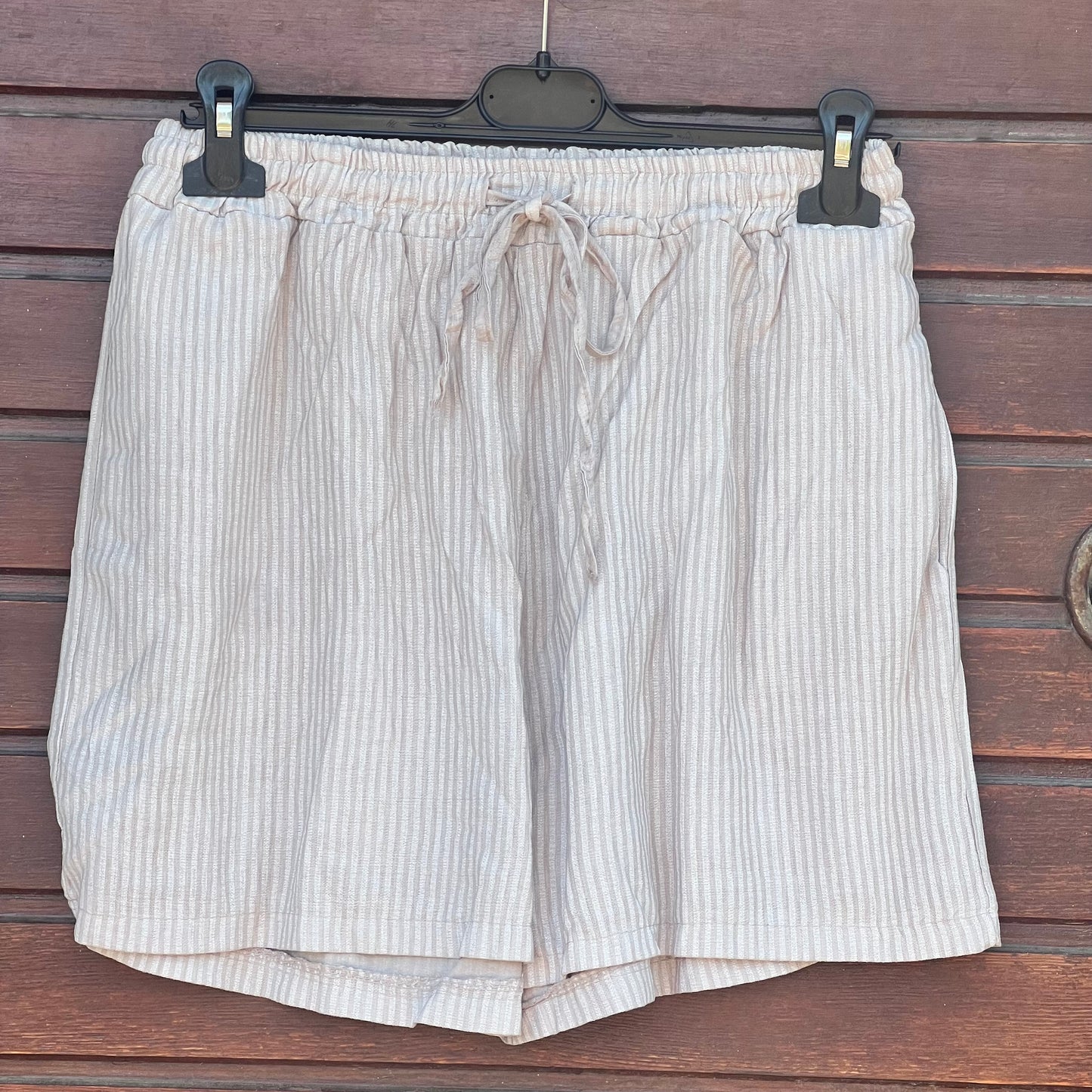 Pantalón corto beige