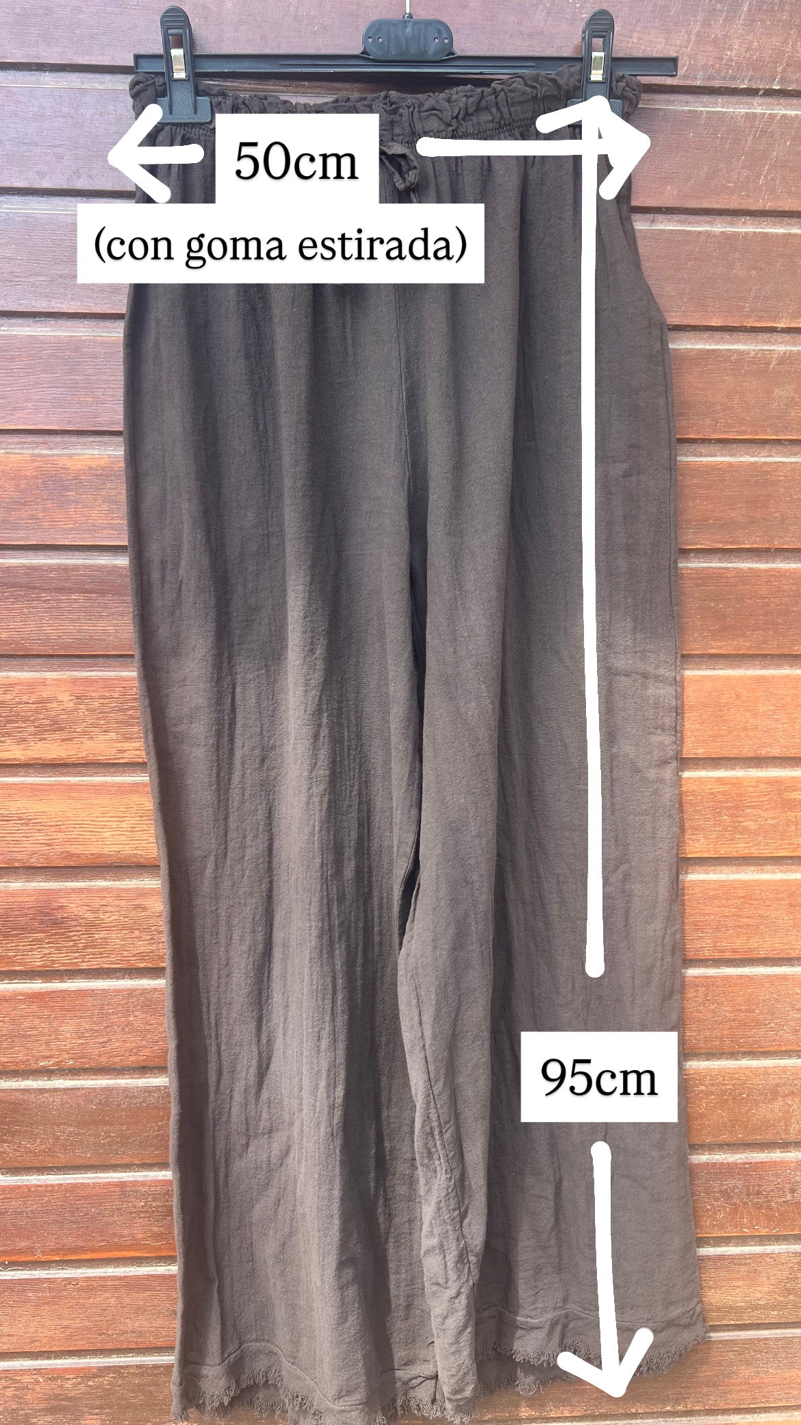 Pantalón beige flecos