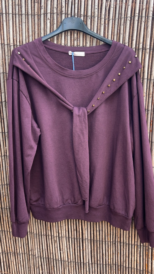 Sudadera burdeos tachuelas