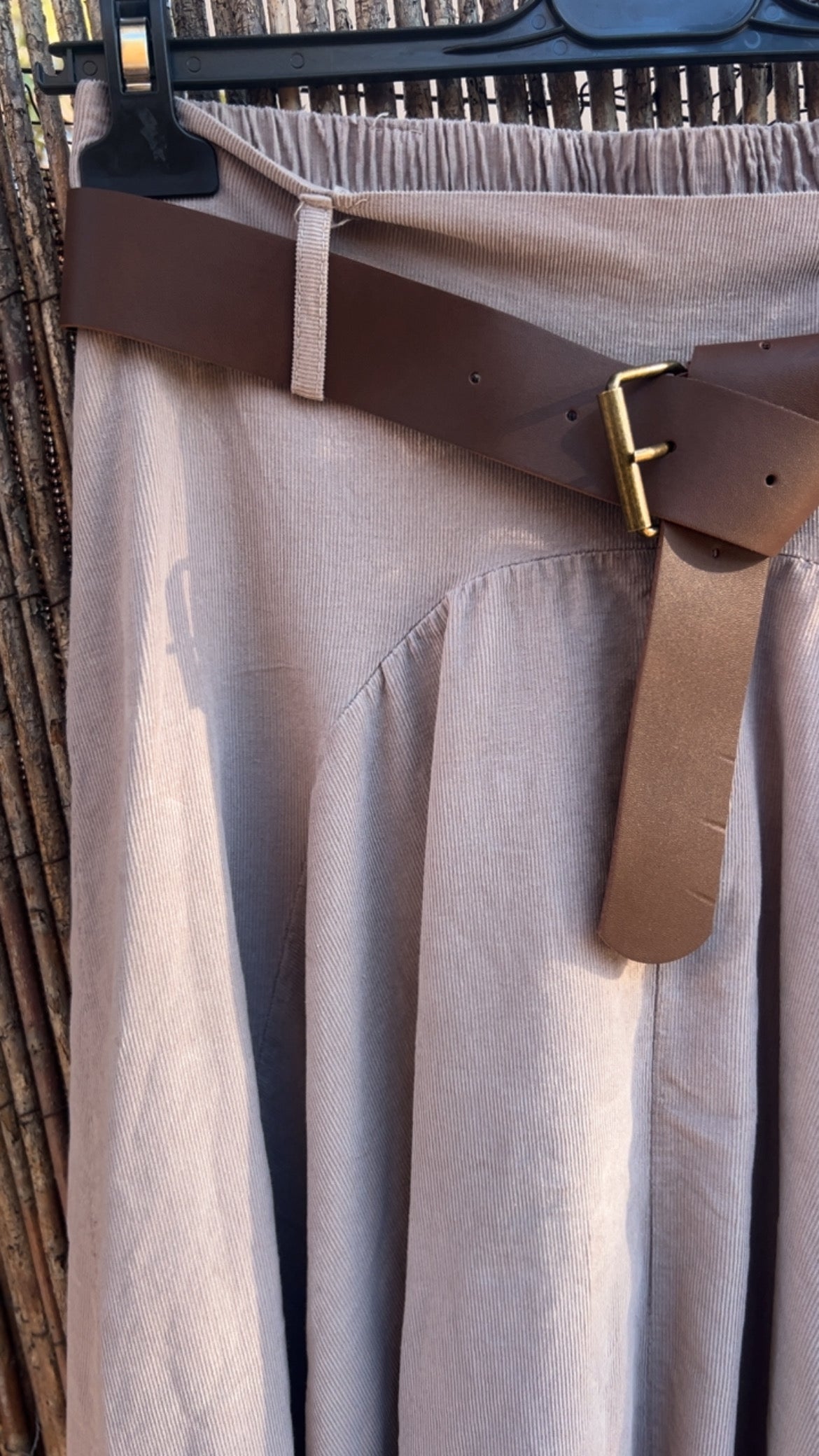Falda beige micropana