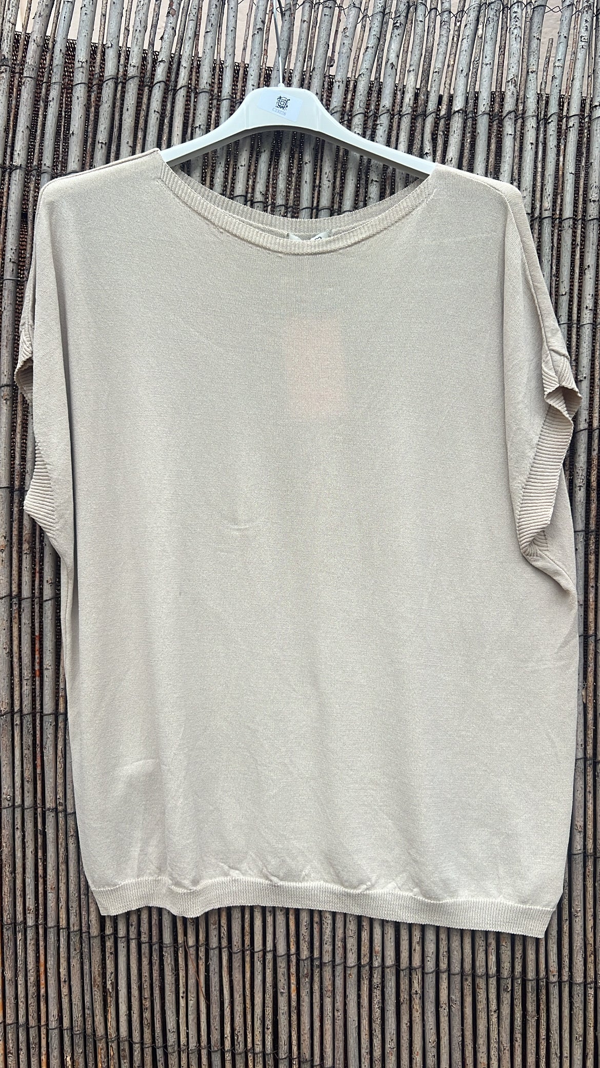Jersey punto beige cuello redondo