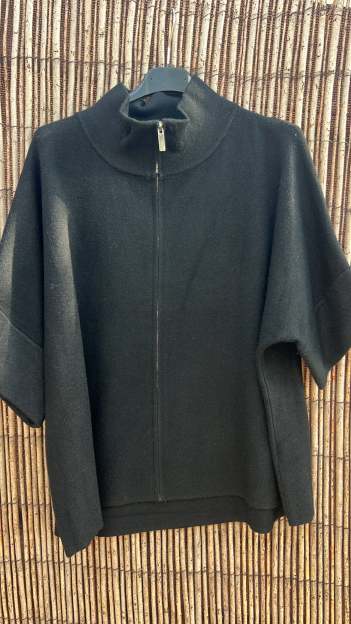 Chaqueta negra cuello