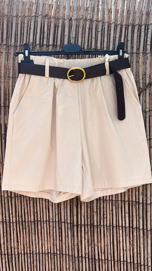 Bermuda corta beige