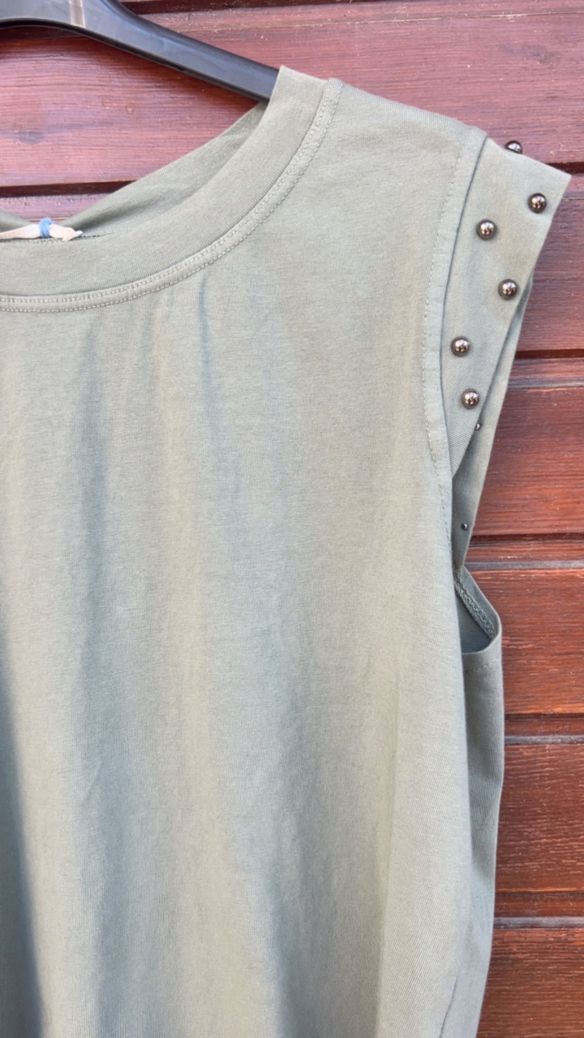 Camiseta tachuelas corta caki