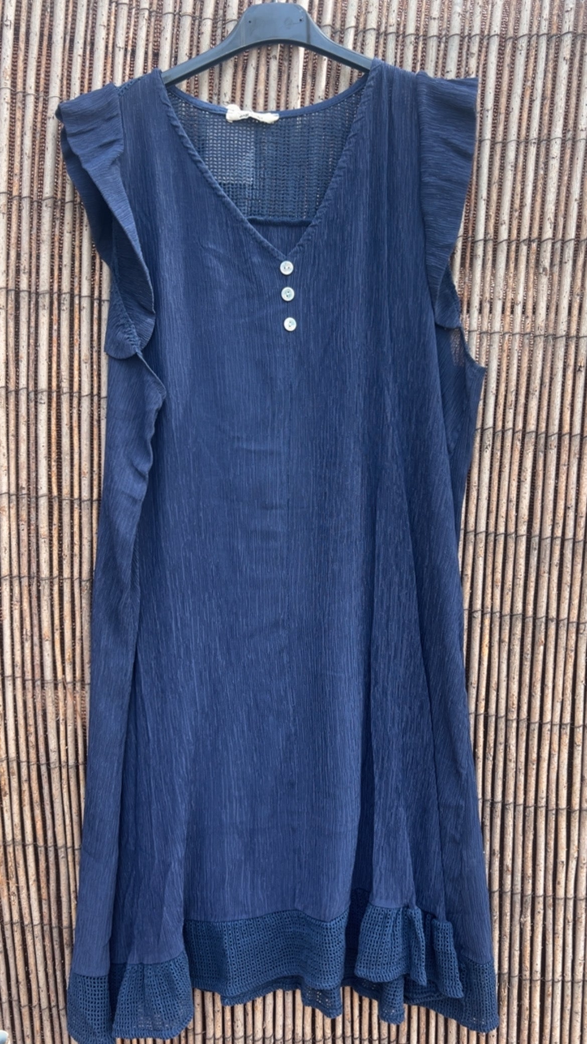 Vestido marino detalle tres botones