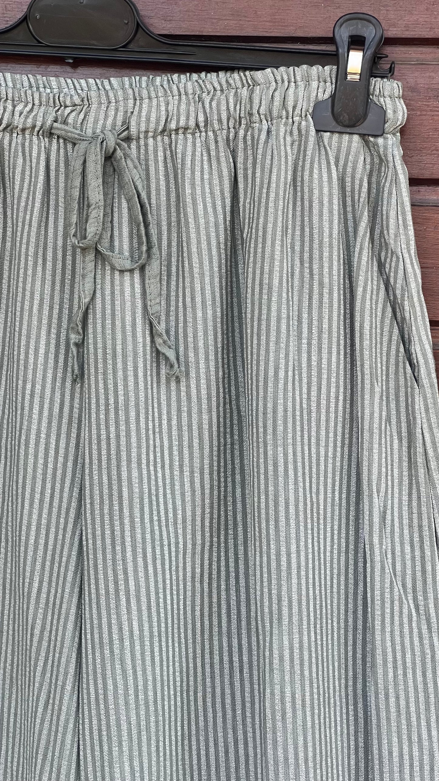 Pantalón bombacho caki