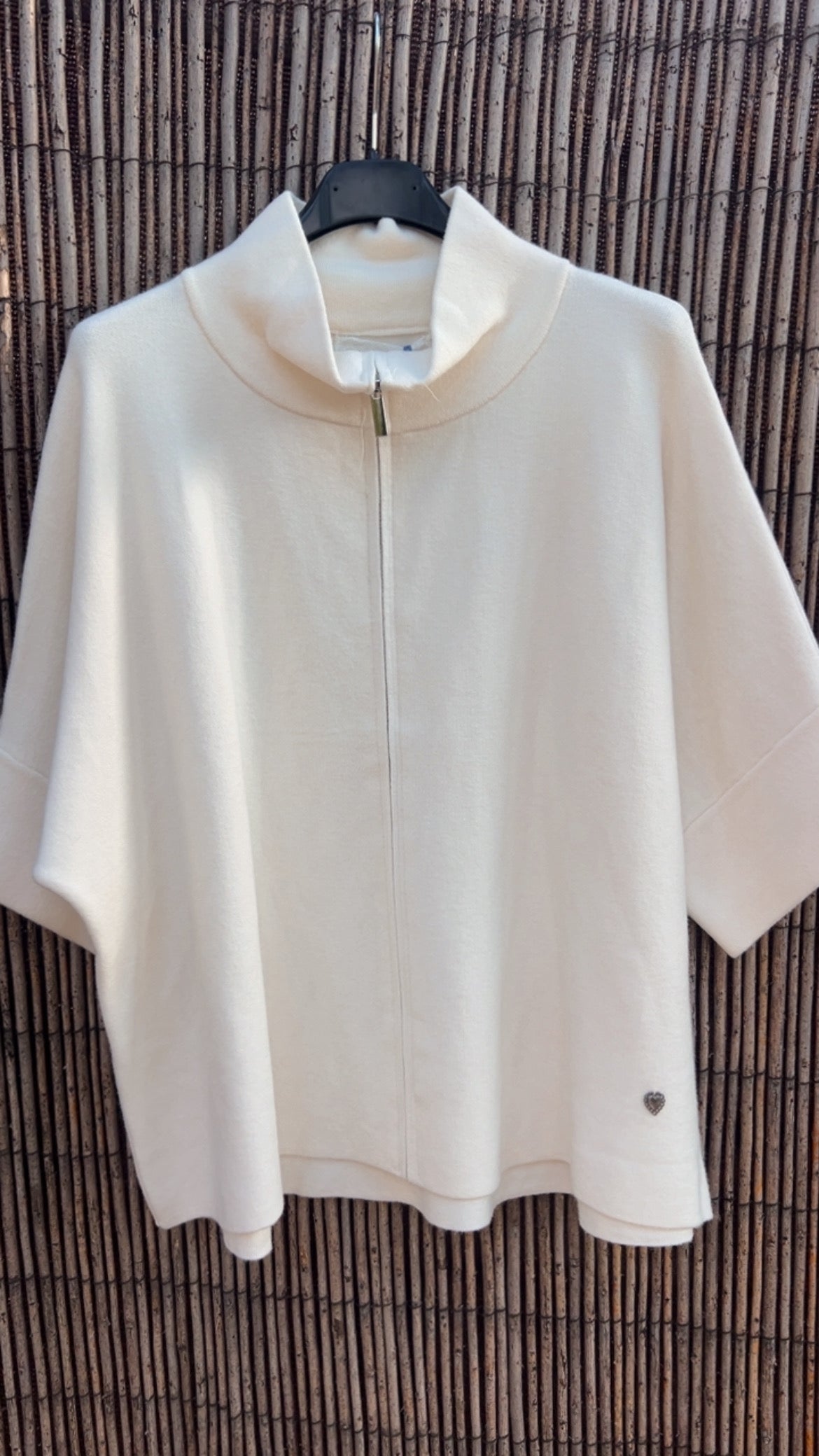 Chaqueta beige cuello