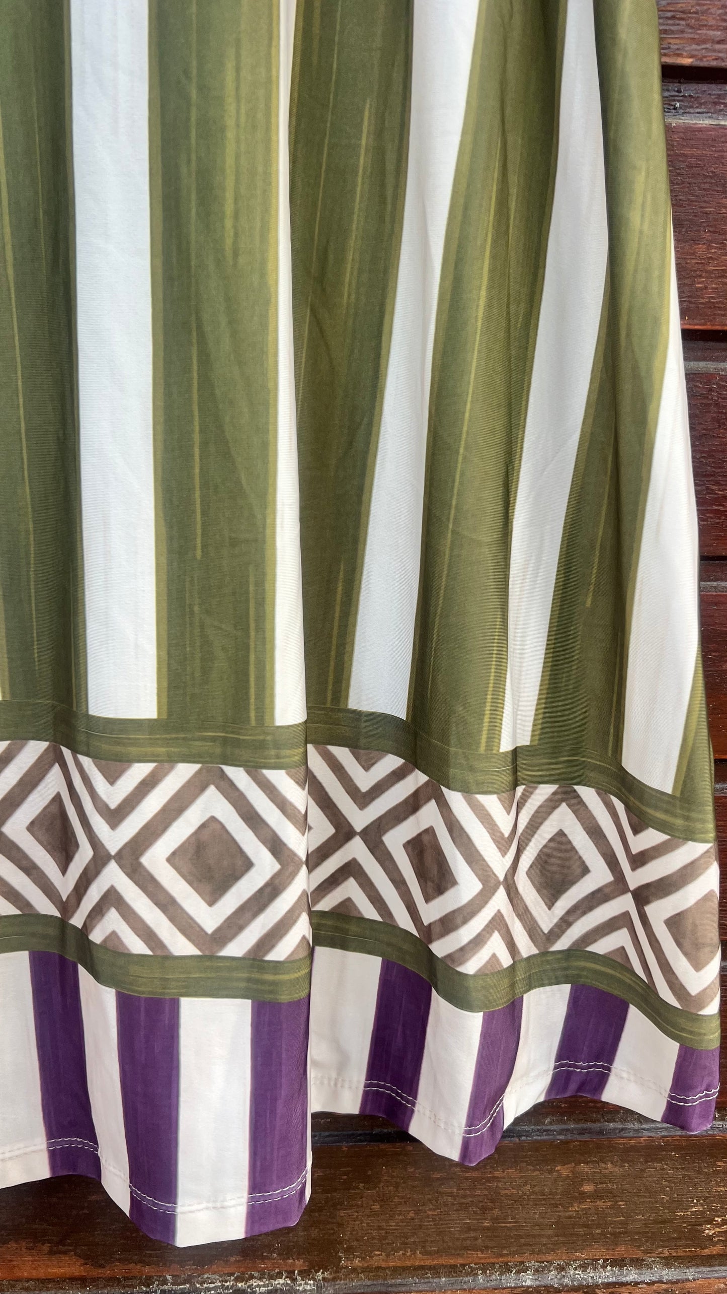 Vestido licra verde ribete lila