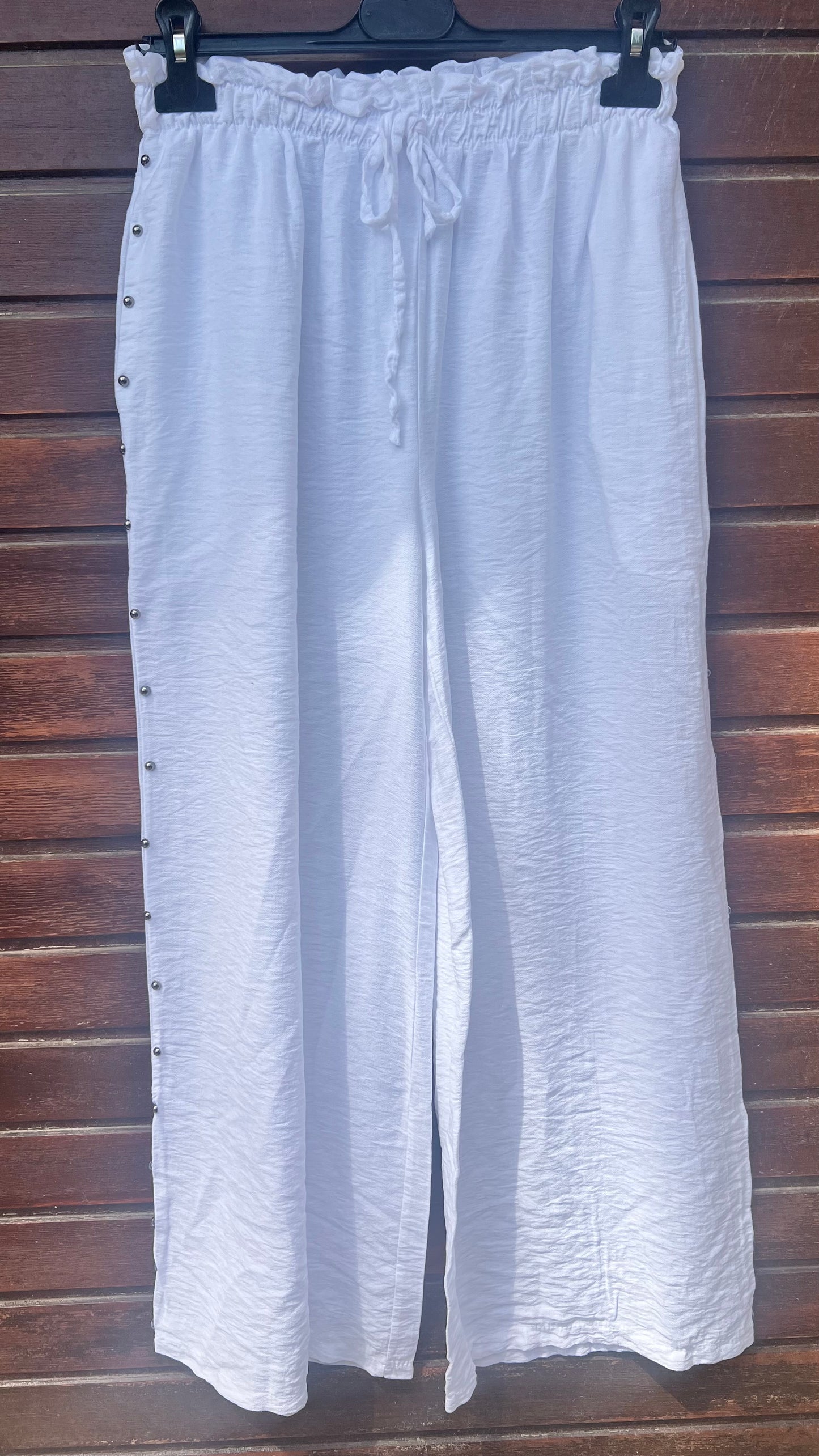 Pantalón tachuelas blanco