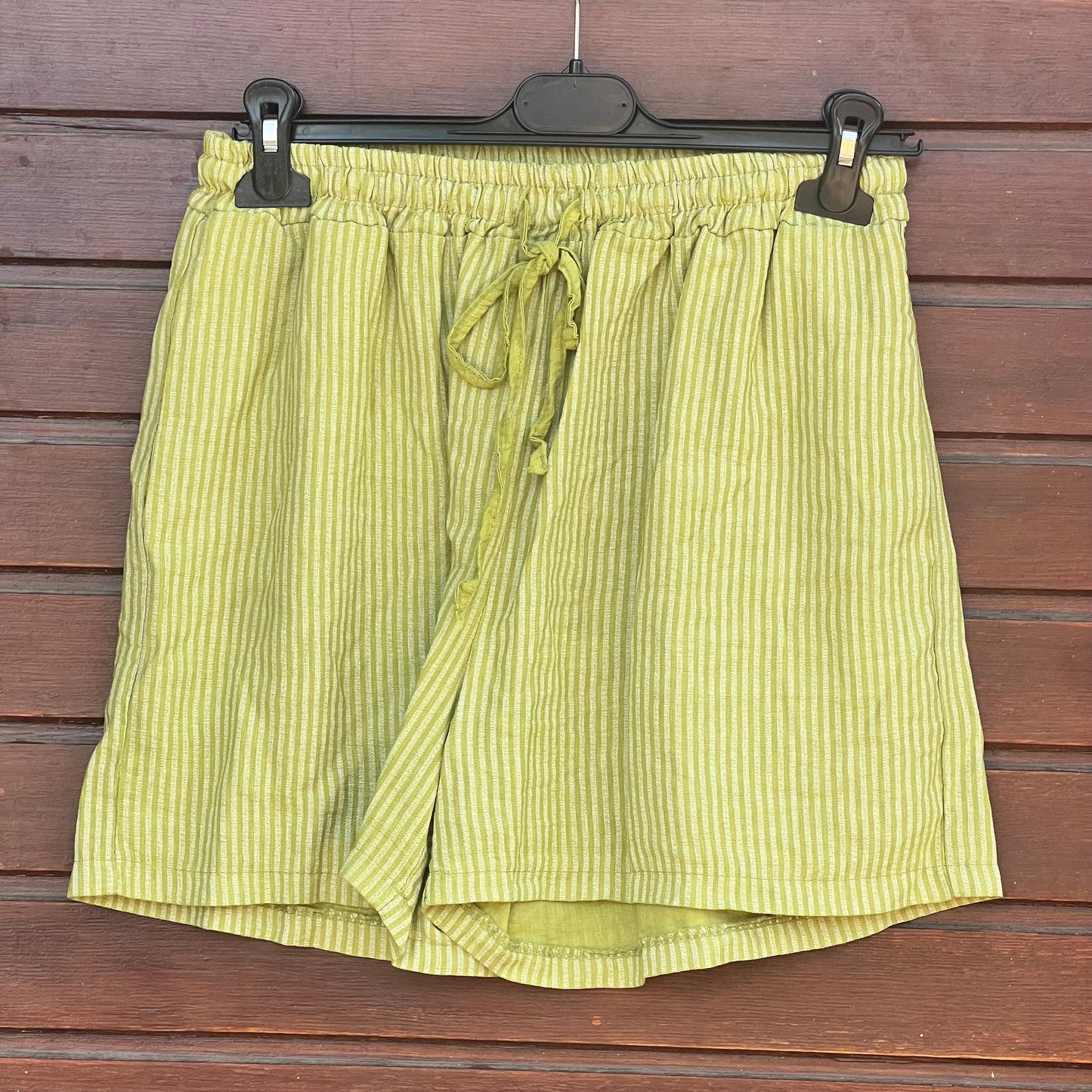 Pantalón corto pistacho