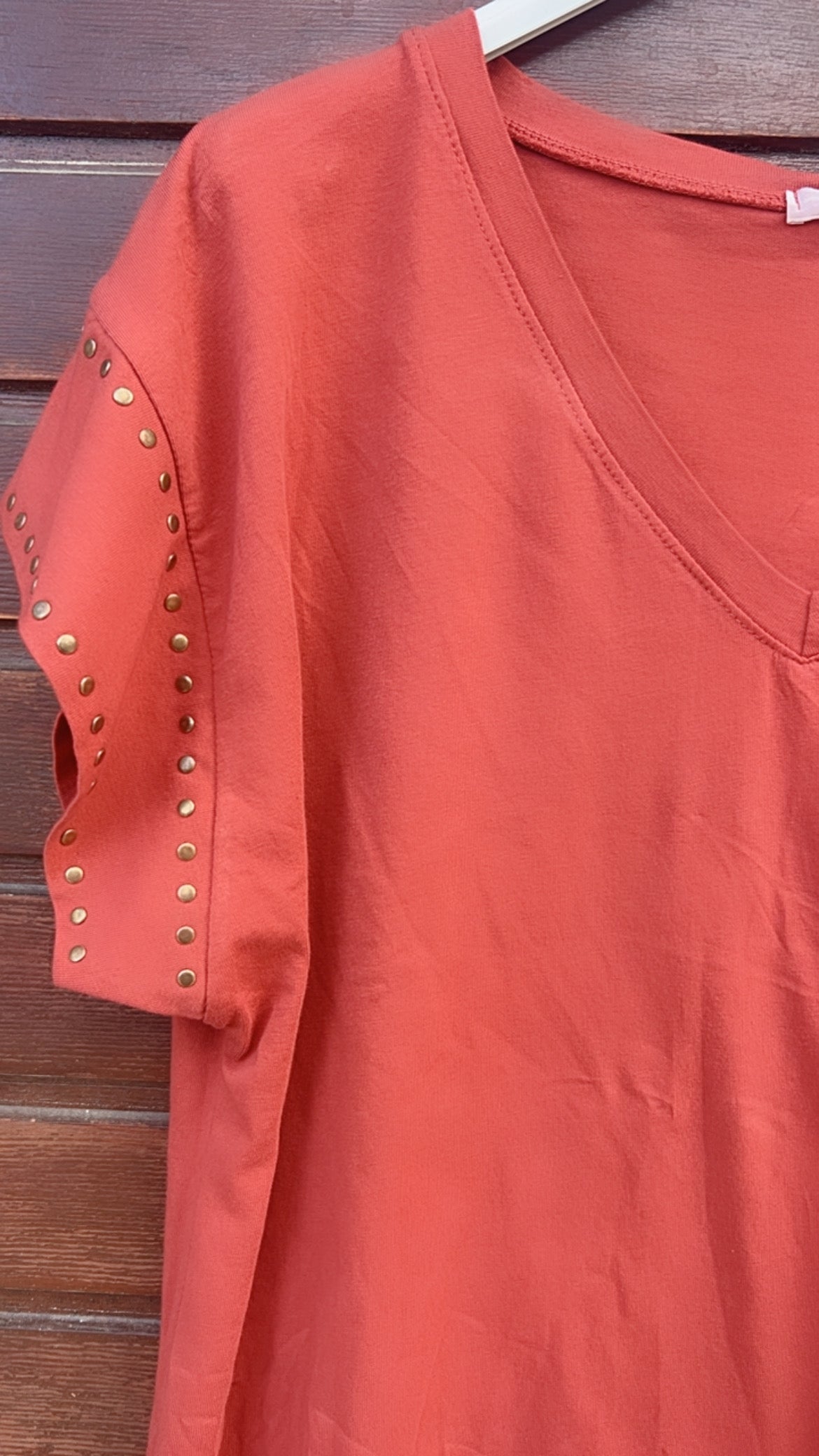 Camiseta tachuelas pico teja