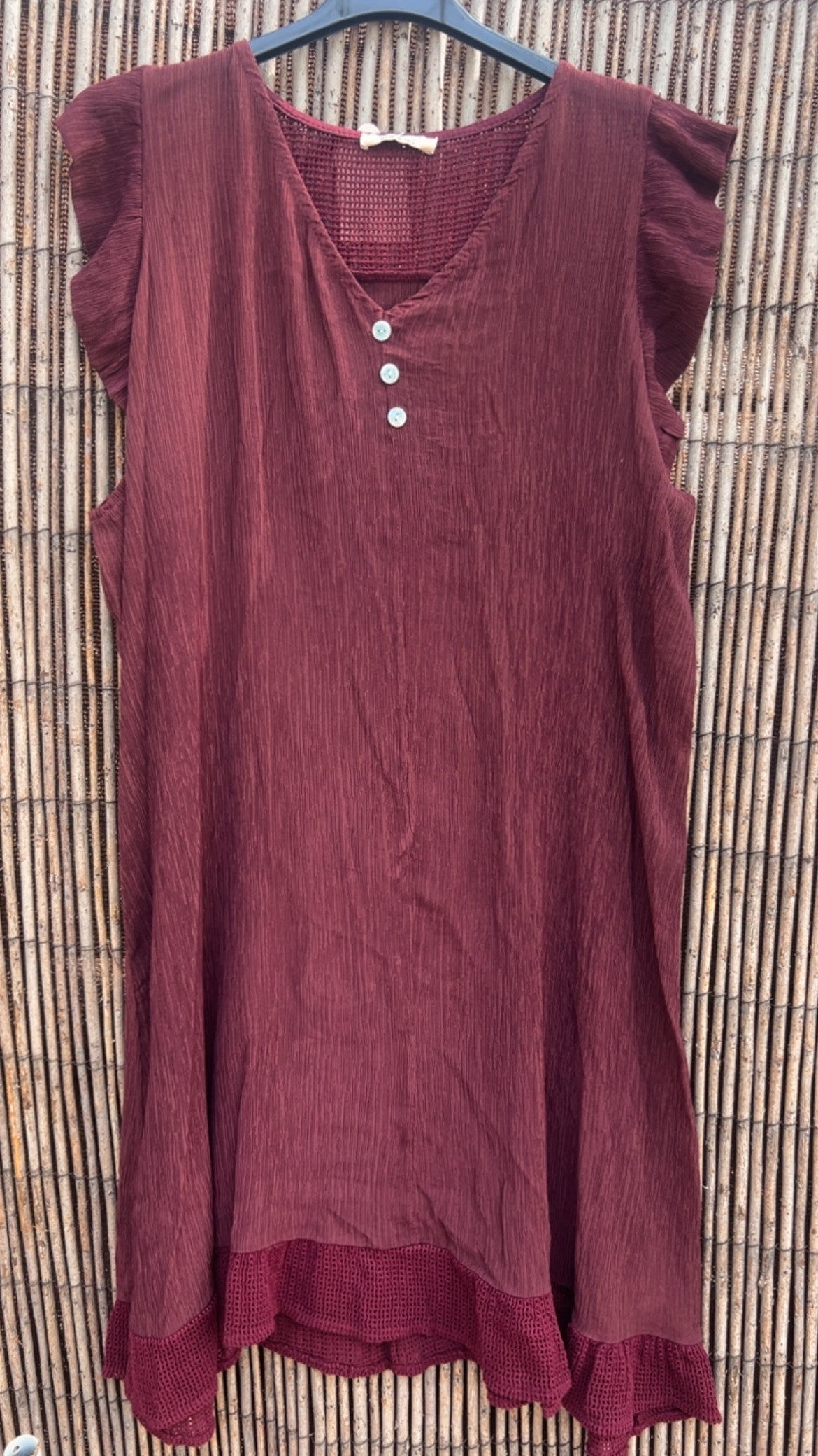 Vestido burdeos detalles tres botones