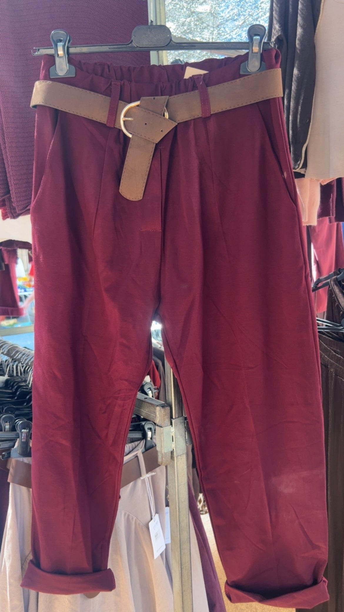 Pantalón burdeos punto roma