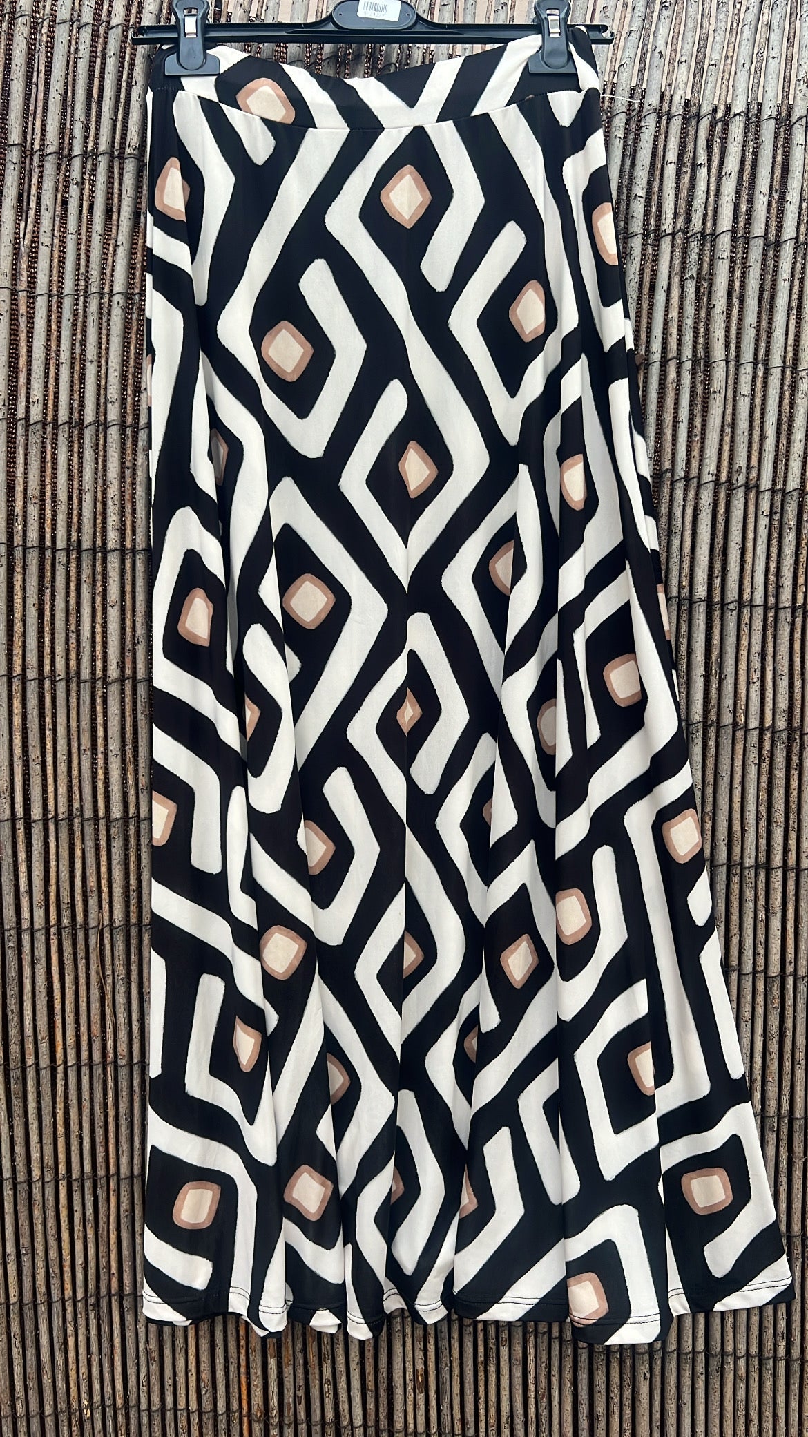 Falda licra fria negro y beige