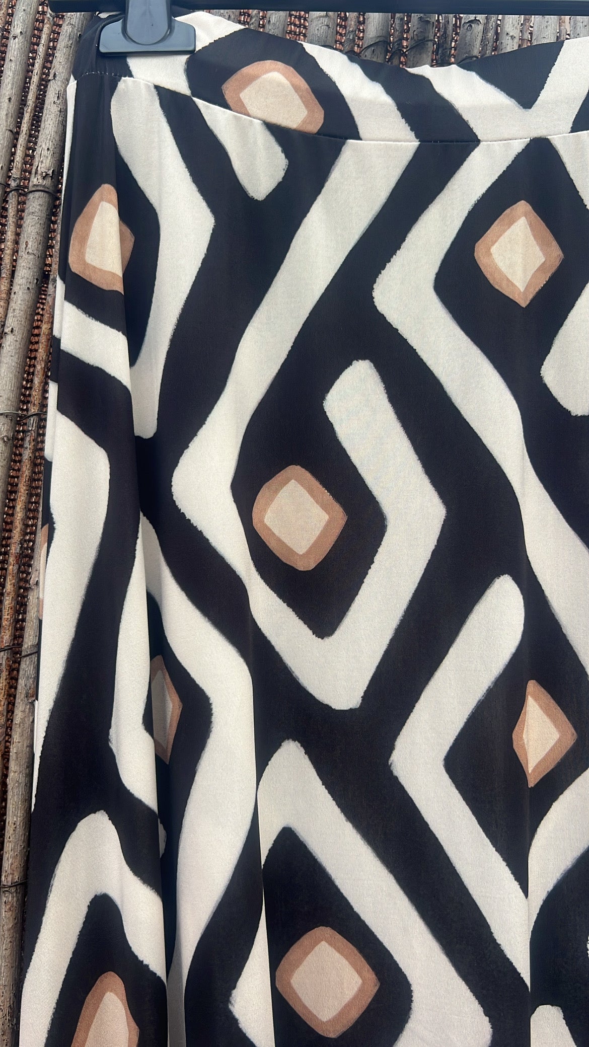 Falda licra fria negro y beige