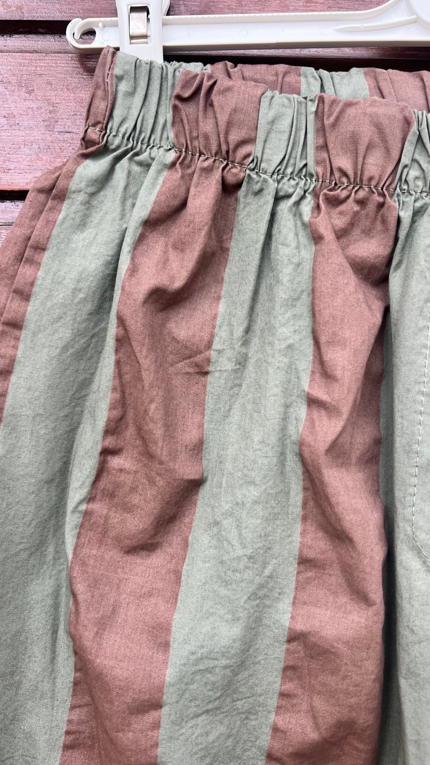 Pantalón rayas caki