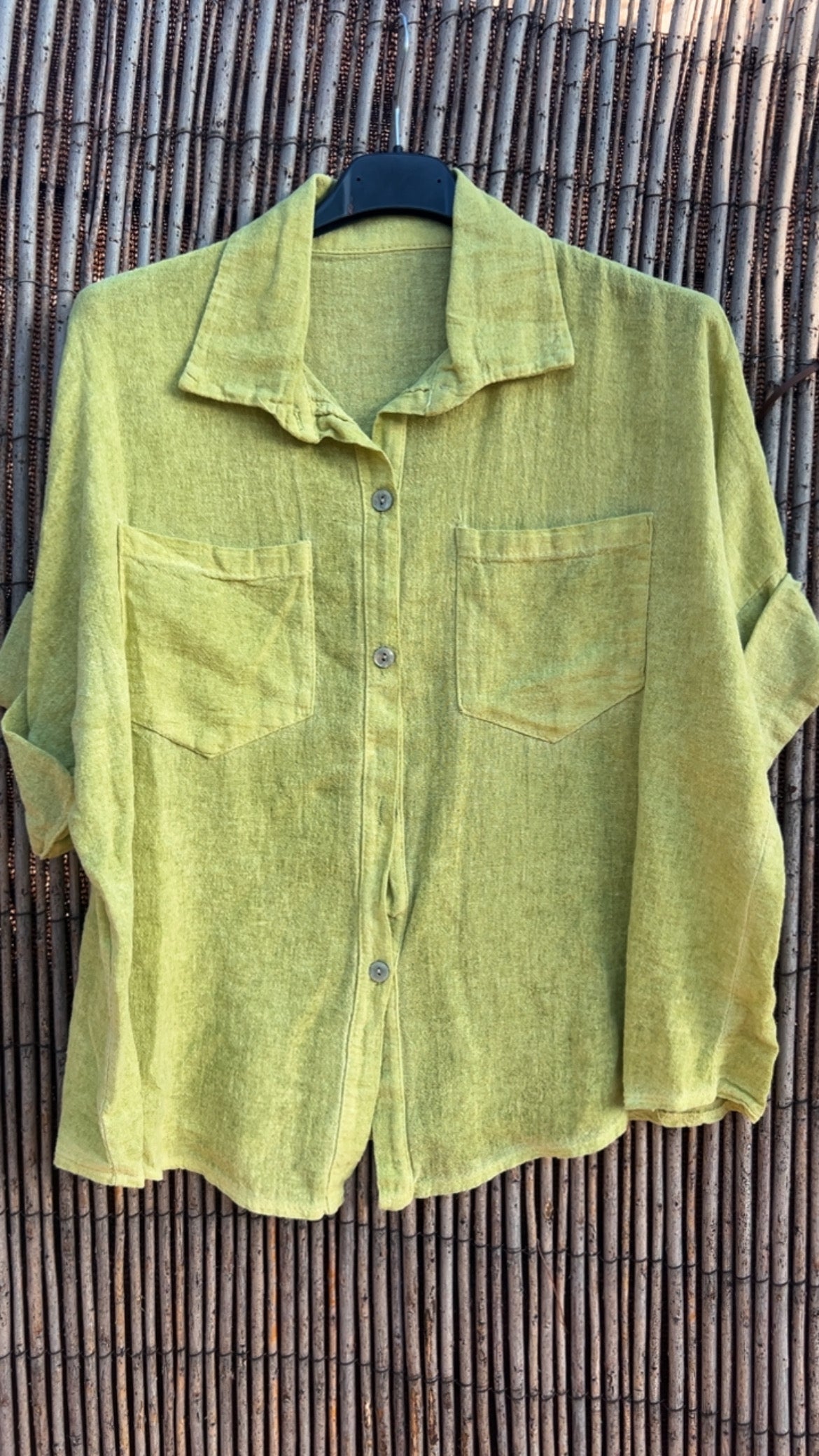 Camisa con bolsillos pistacho