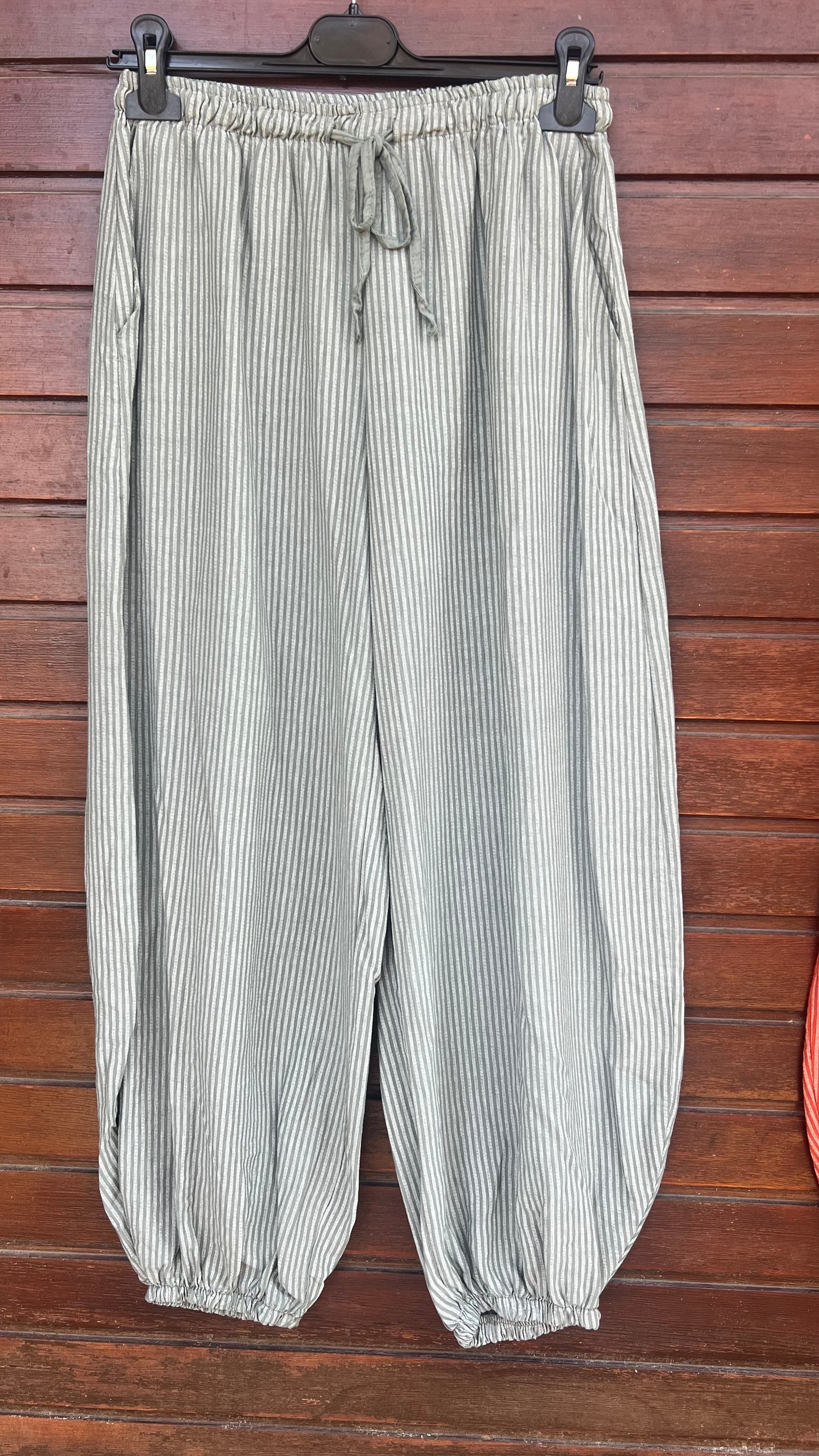 Pantalón bombacho caki