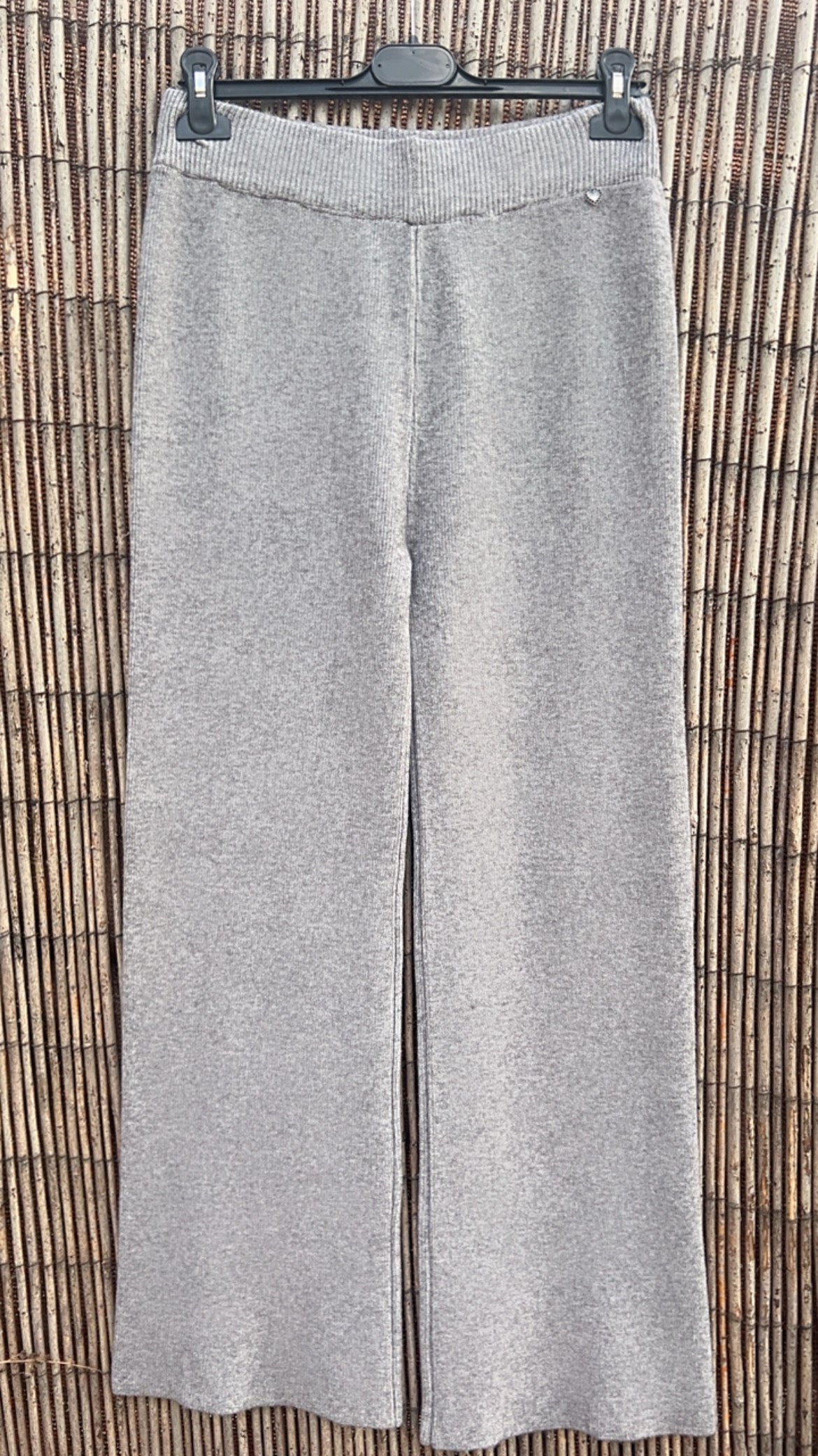 Pantalón gris punto