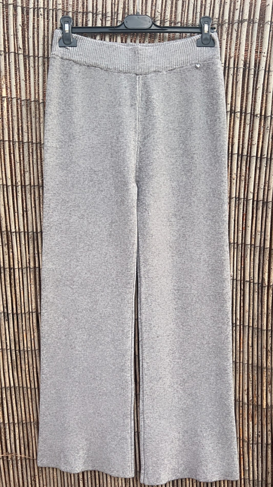 Pantalón gris punto