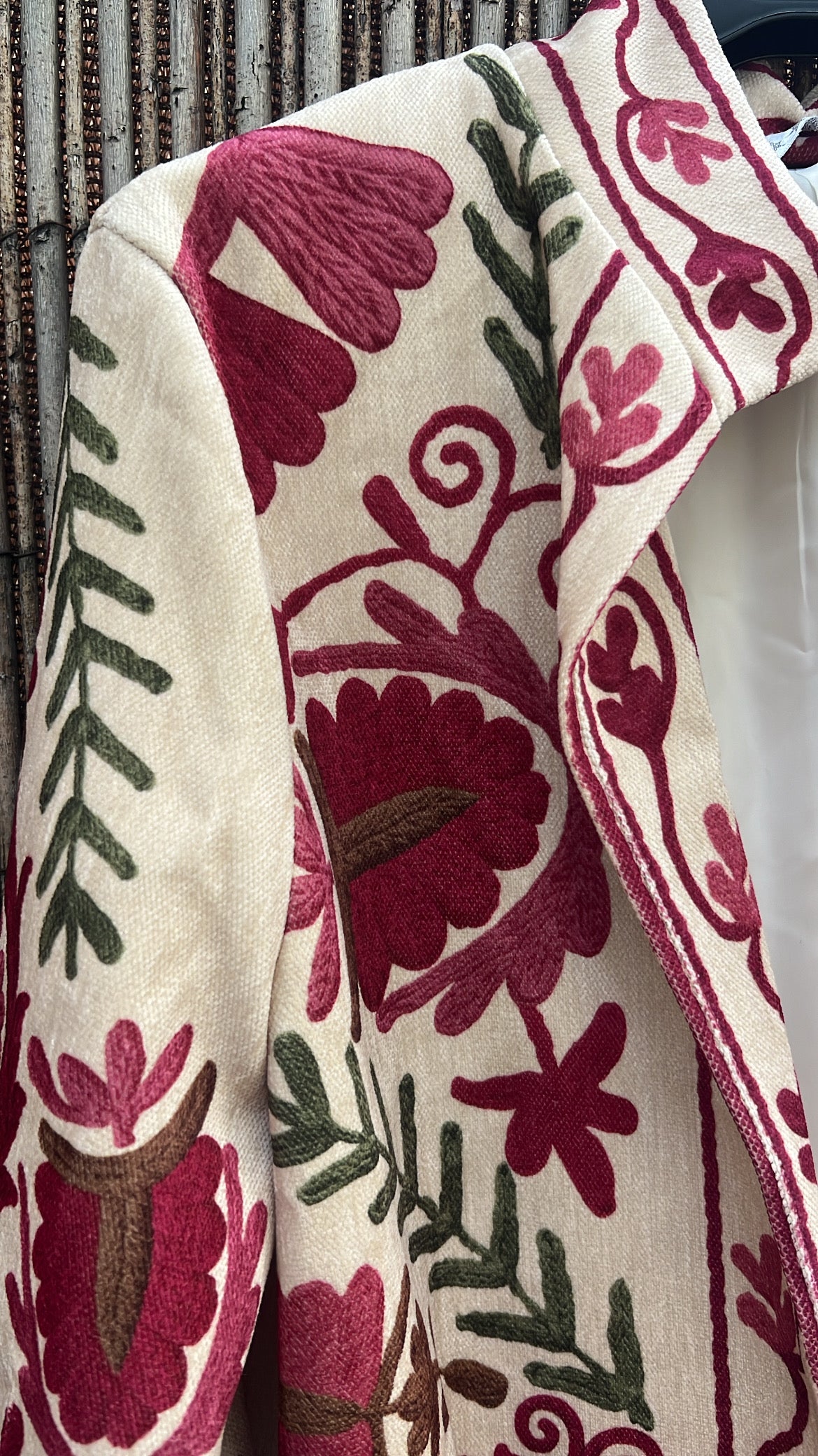 Chaqueta estampada fondo crudo