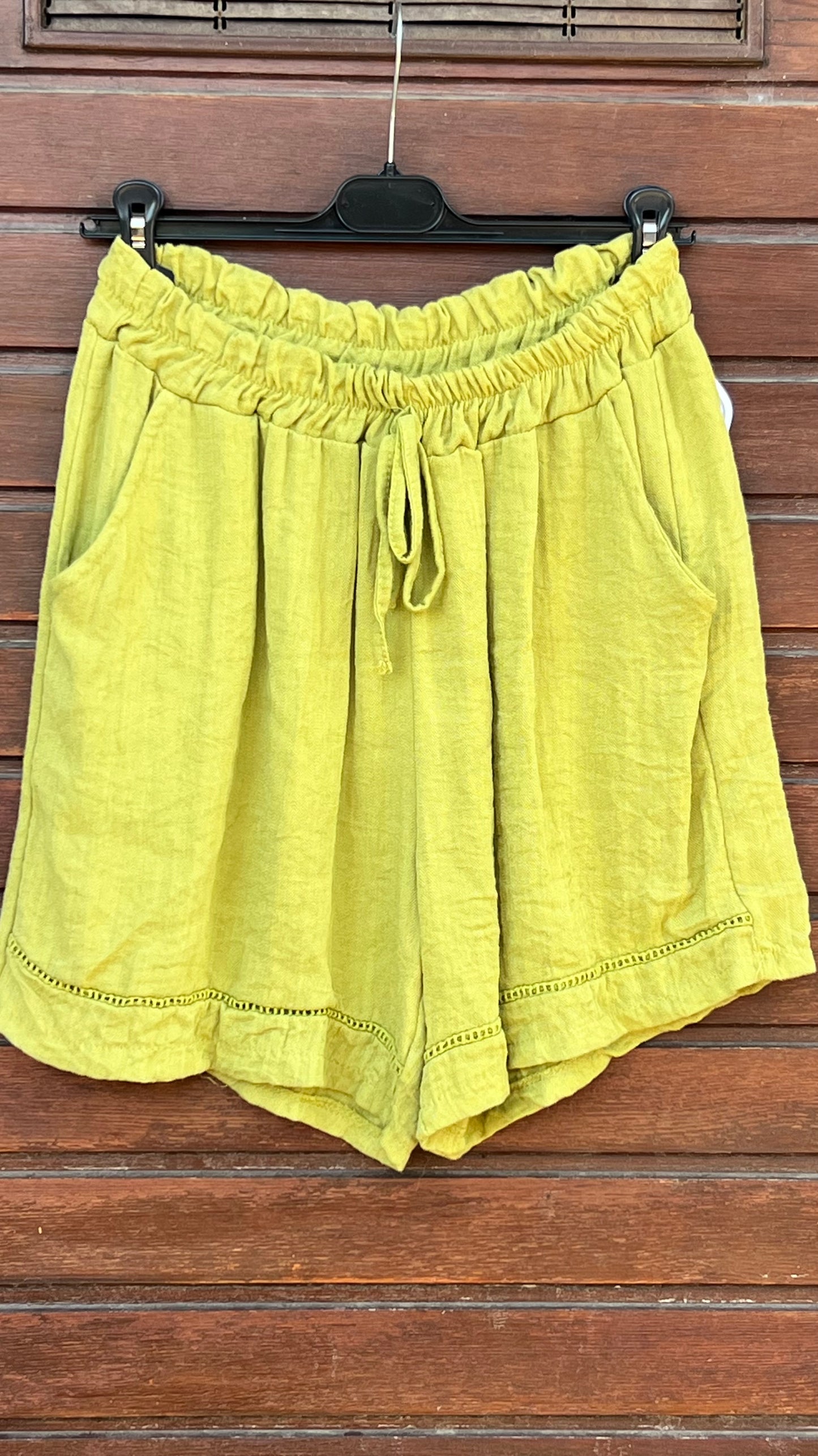 Pantalón corto pistacho