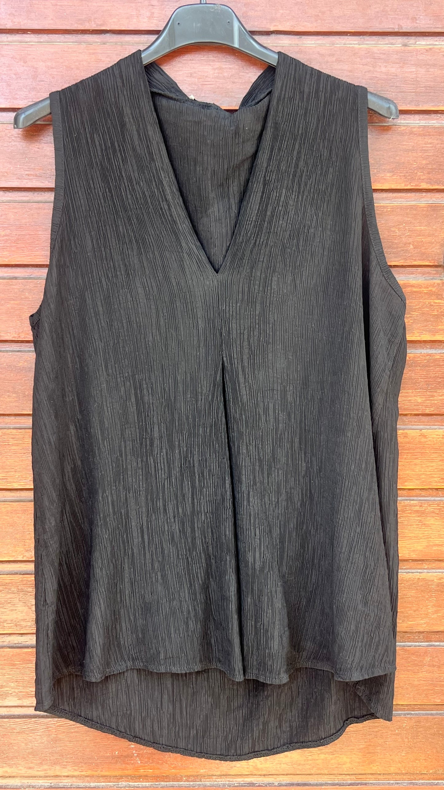 Blusa negra pico