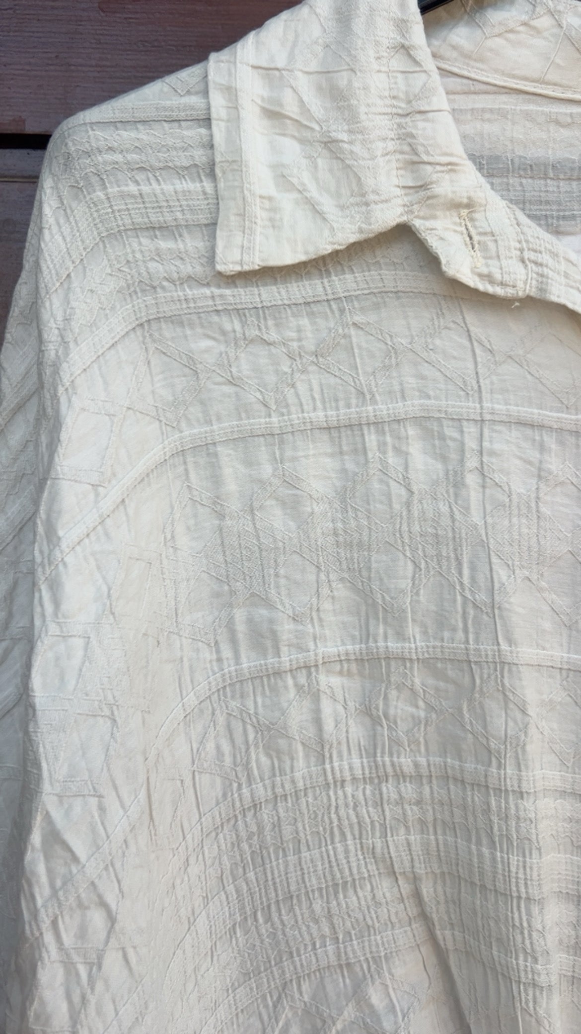 Camisa beige cenefa