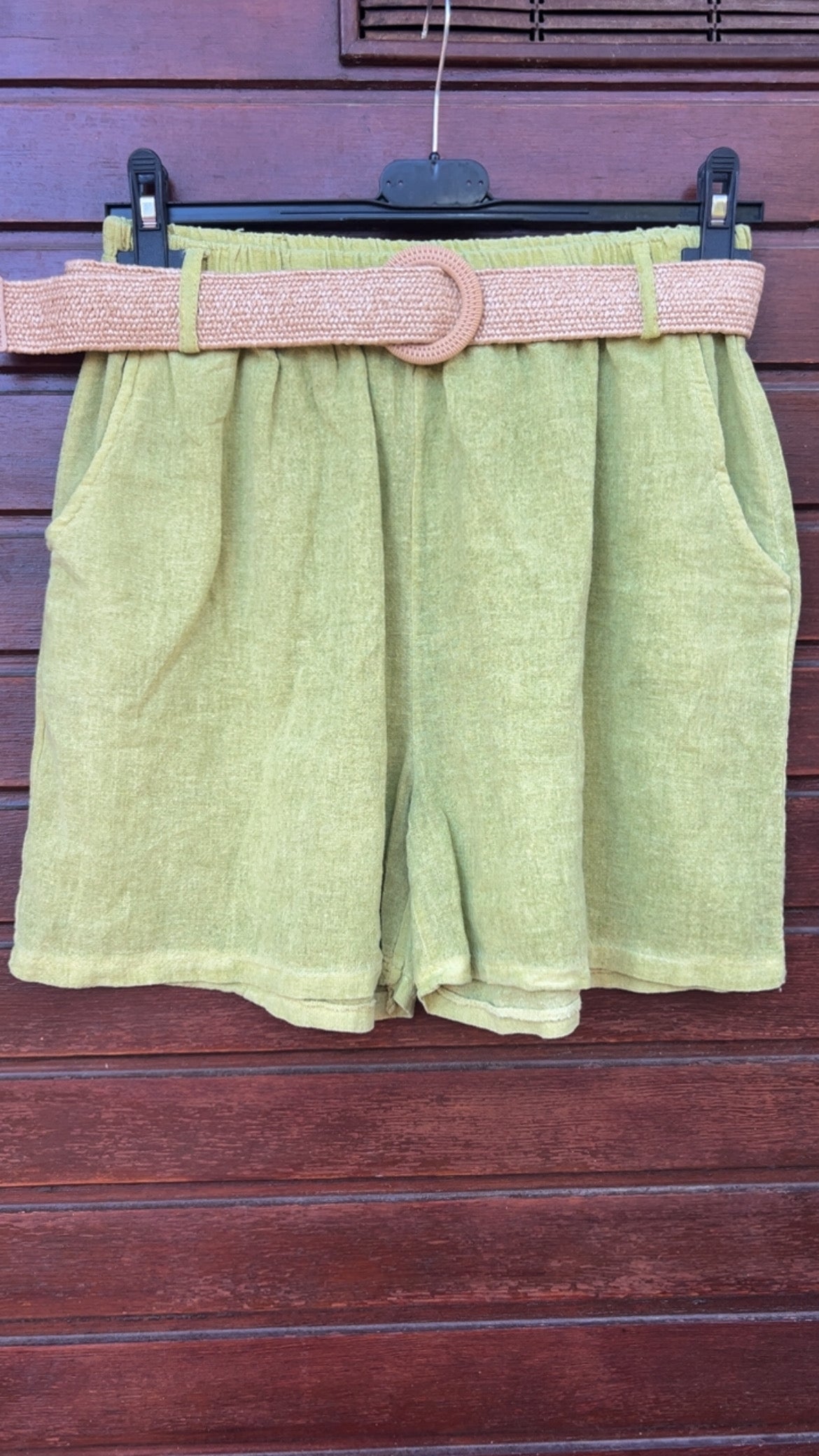 Pantalón pistacho con cinturón