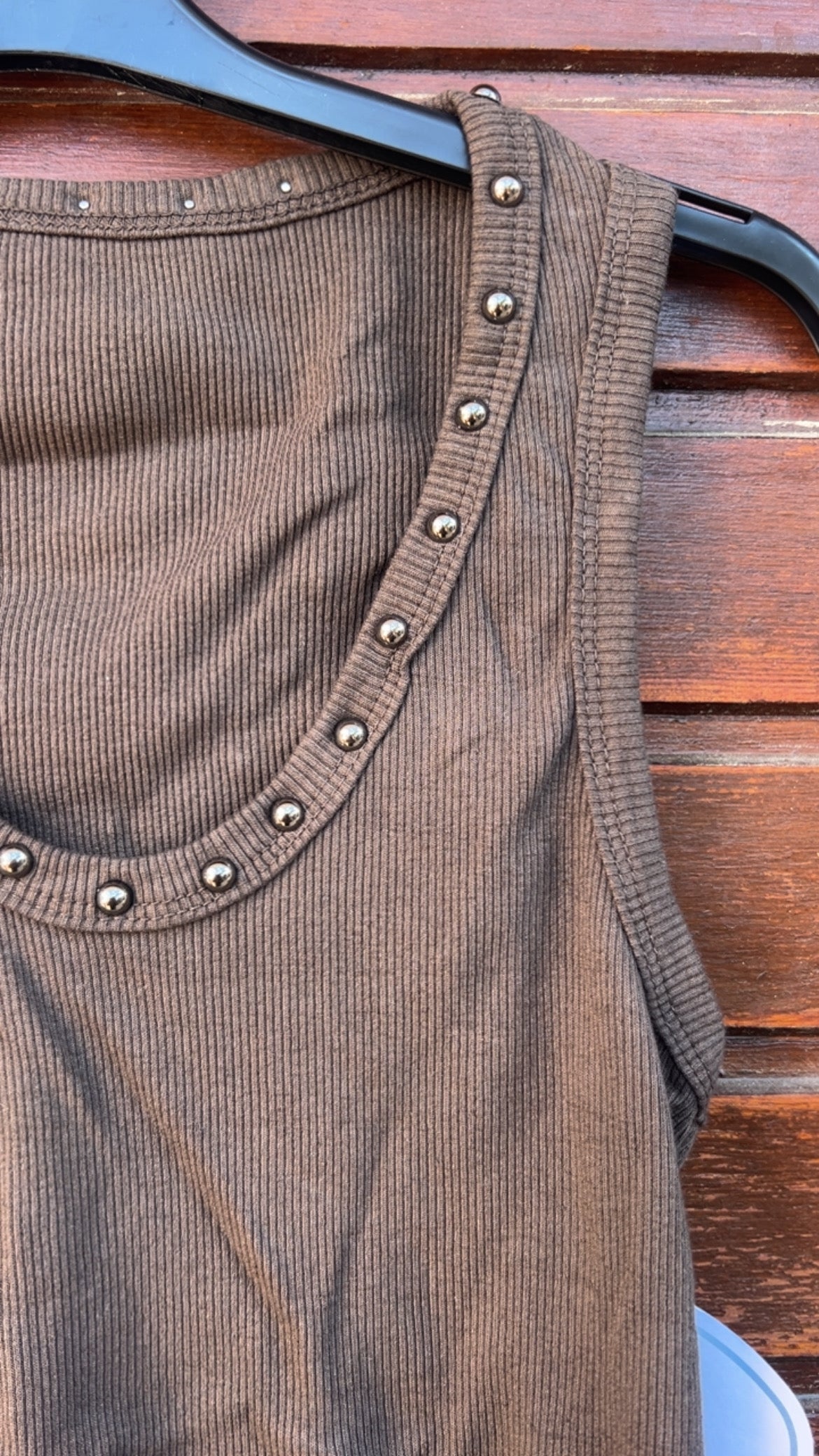 Top tachuelas xoco entallado