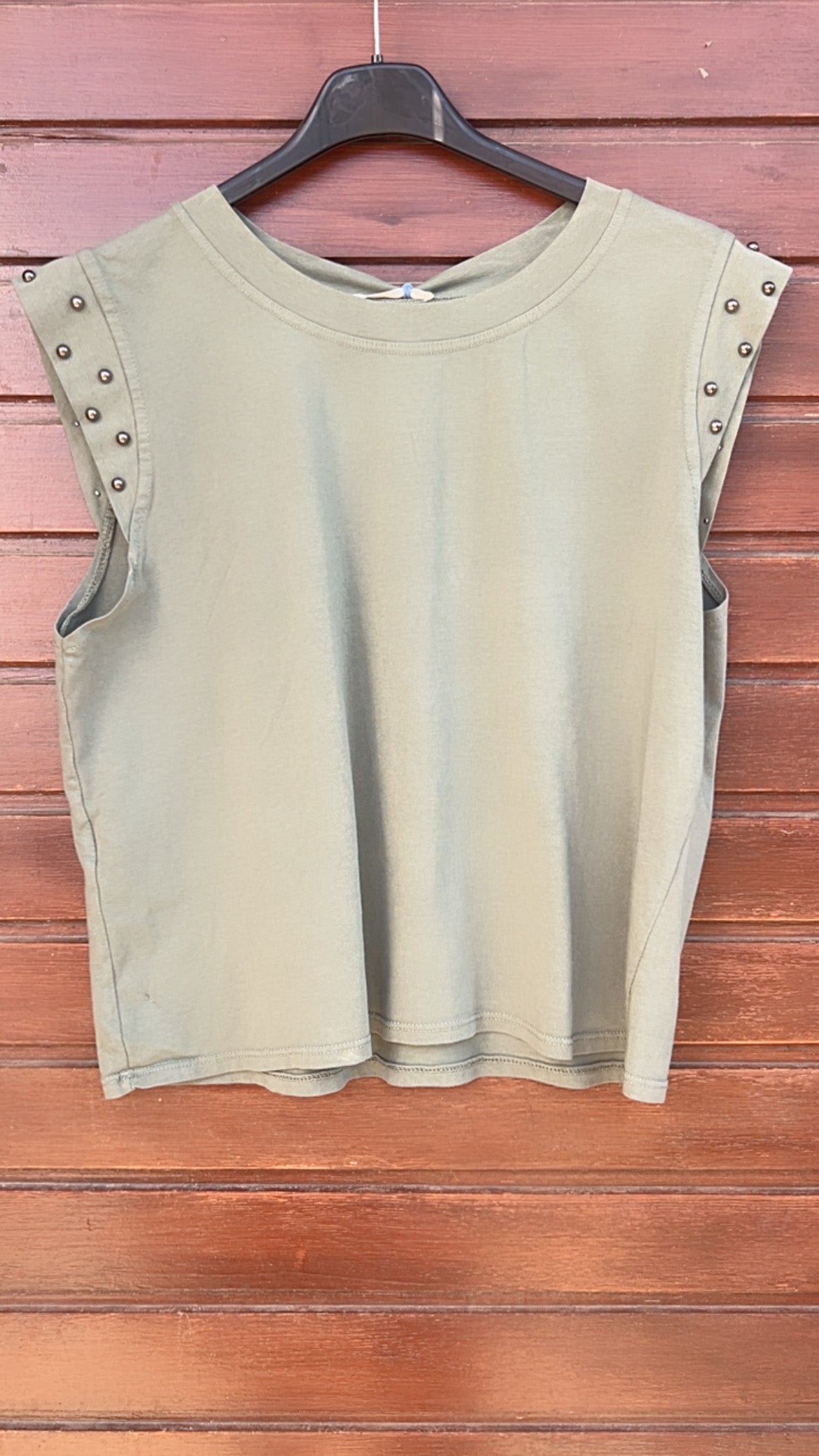 Camiseta tachuelas corta caki