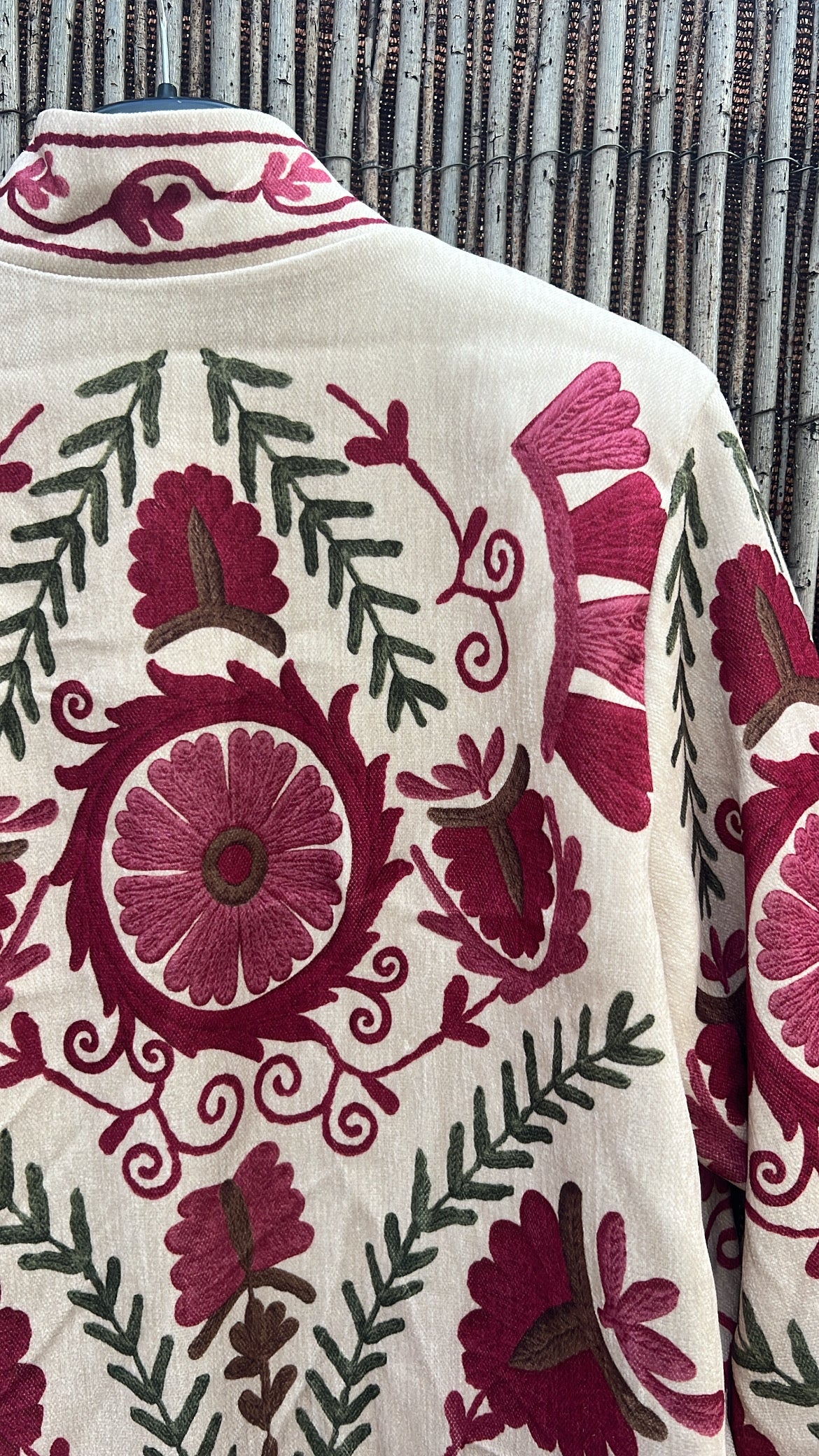 Chaqueta estampada fondo crudo