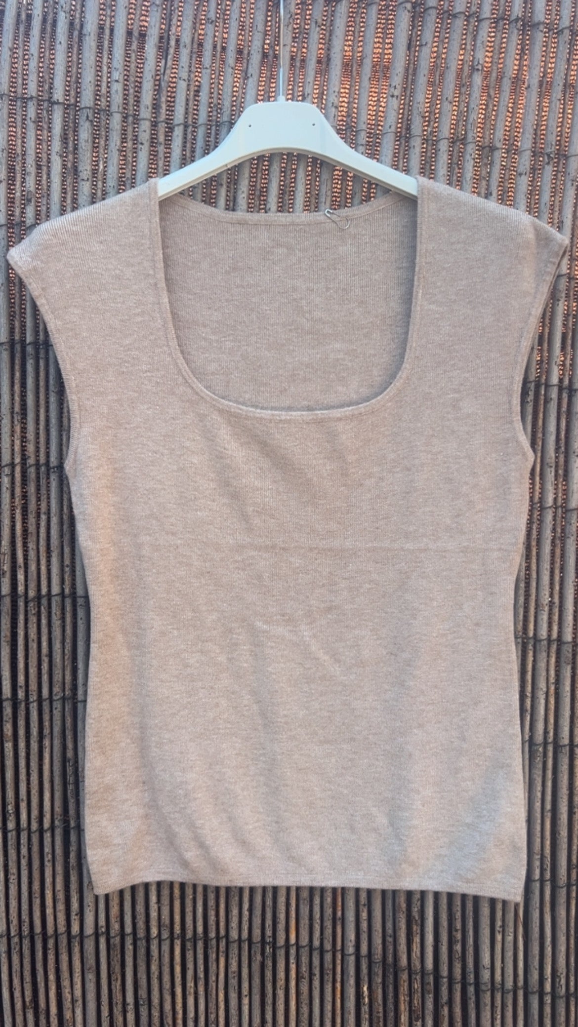 Top beige escote cuadrado