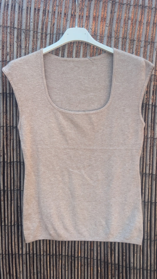 Top beige escote cuadrado