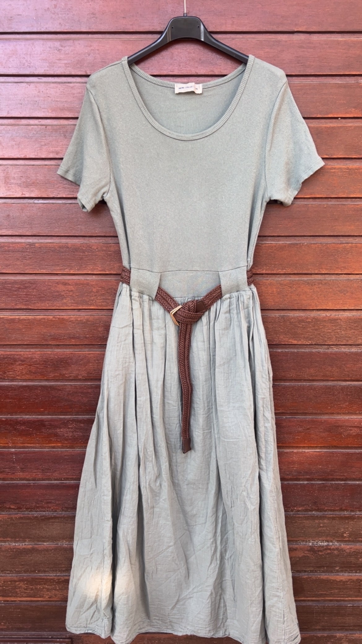 Vestido caki con cinturón